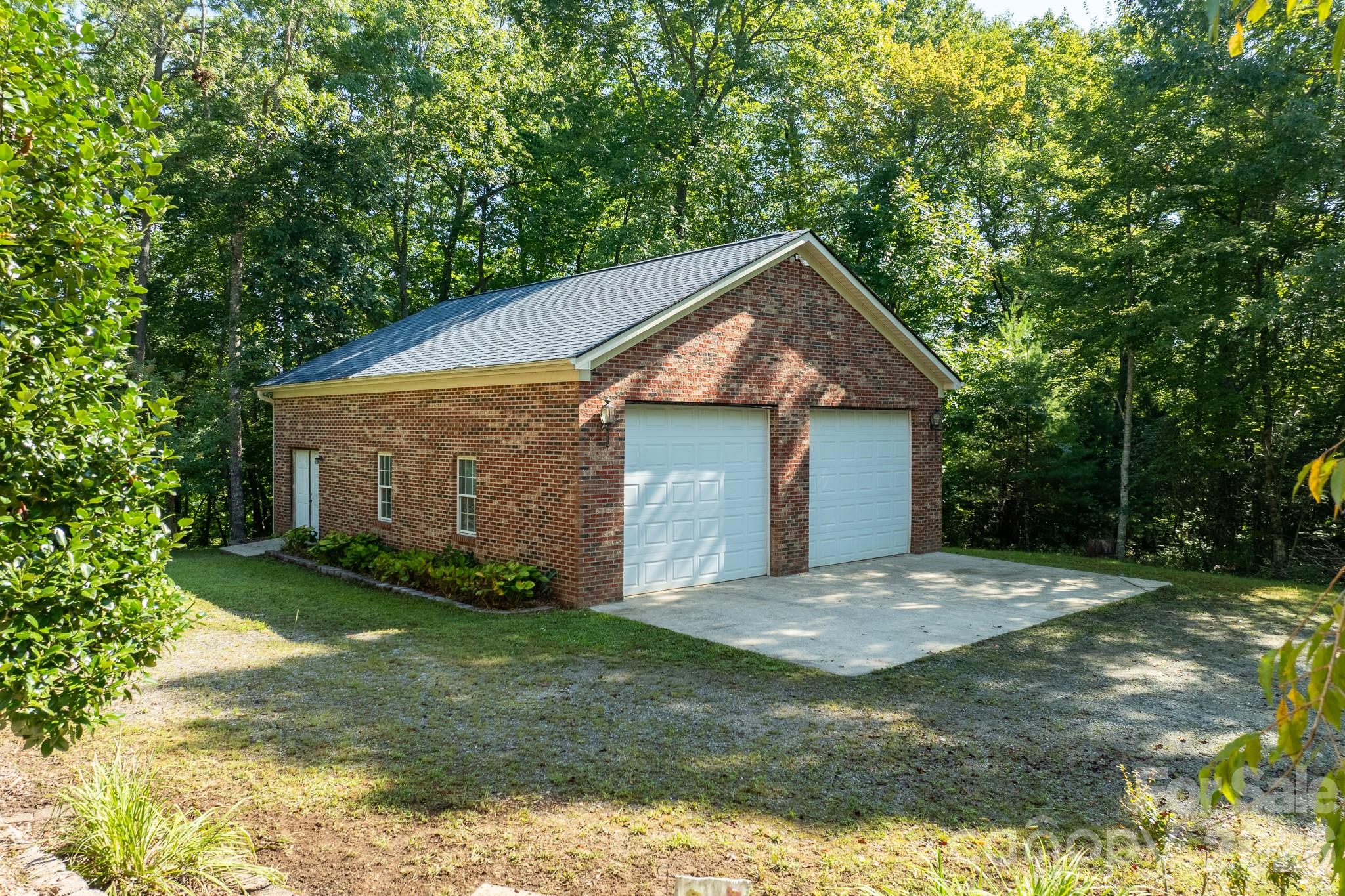 1886 Tanasee Gap Road — Balsam Grove