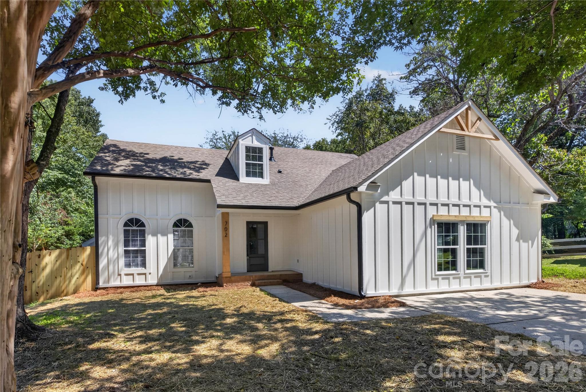 702 Foxborough Road — Charlotte