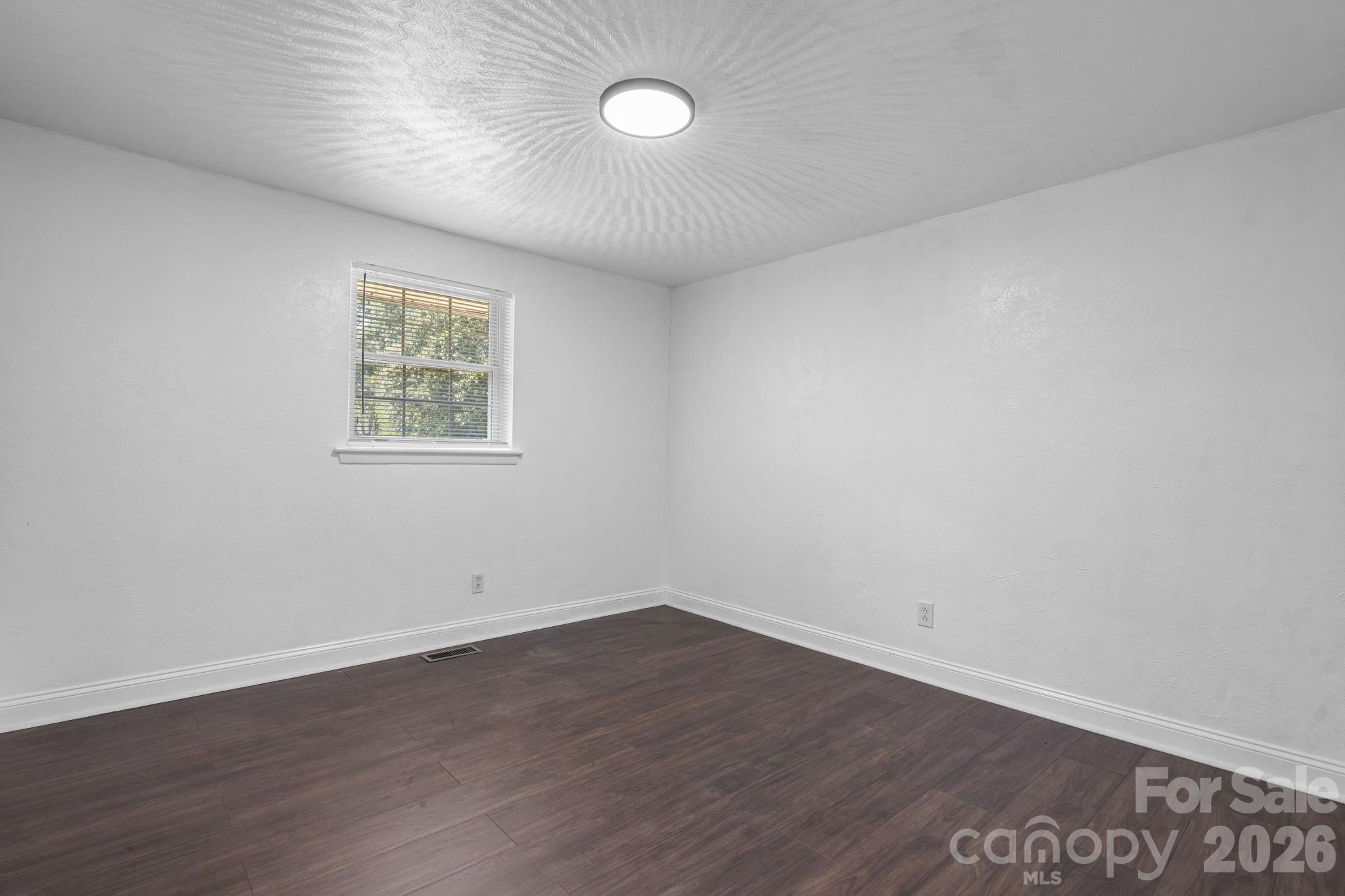 2823 39th Avenue NE — Hickory