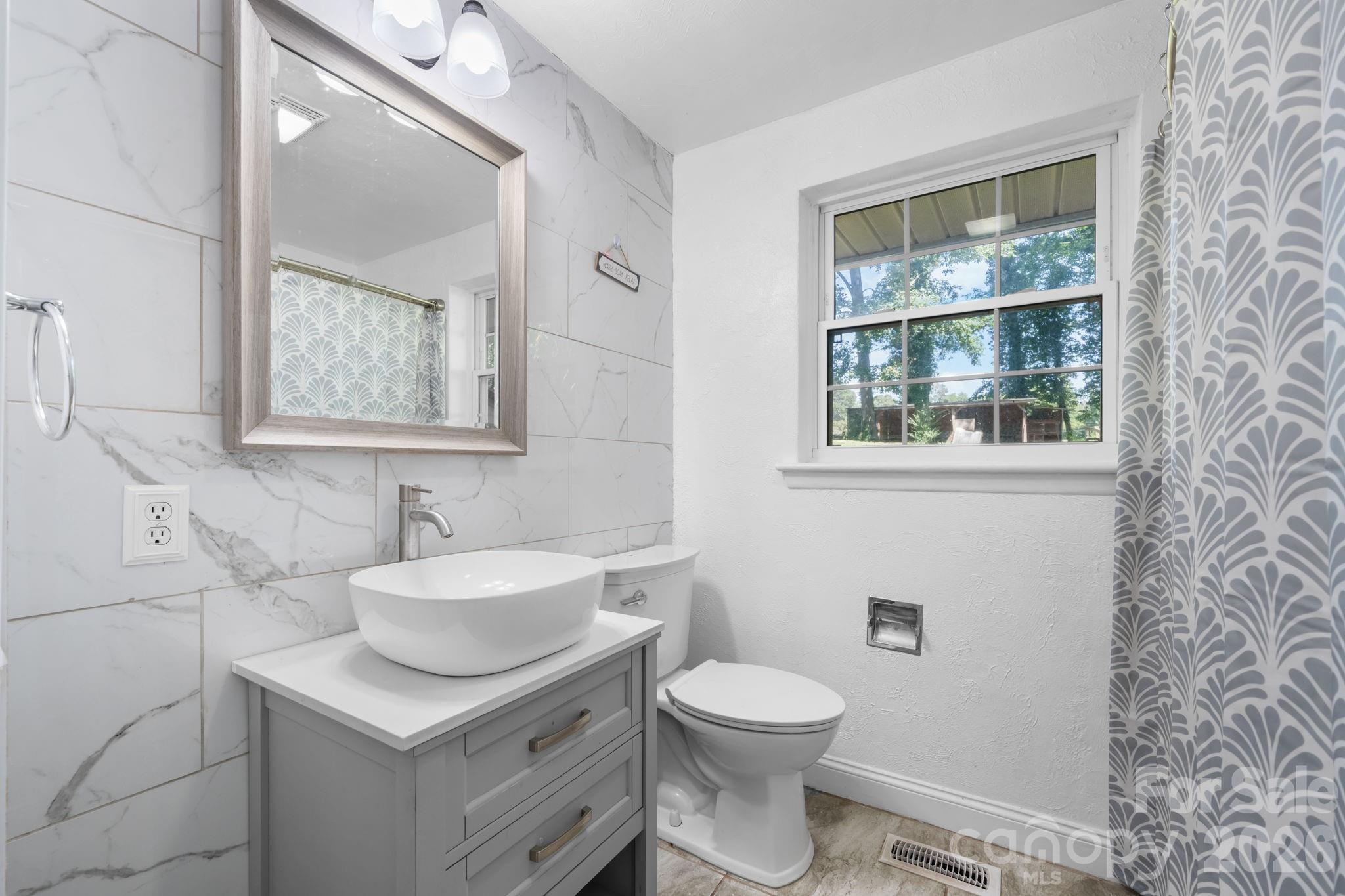 2823 39th Avenue NE — Hickory