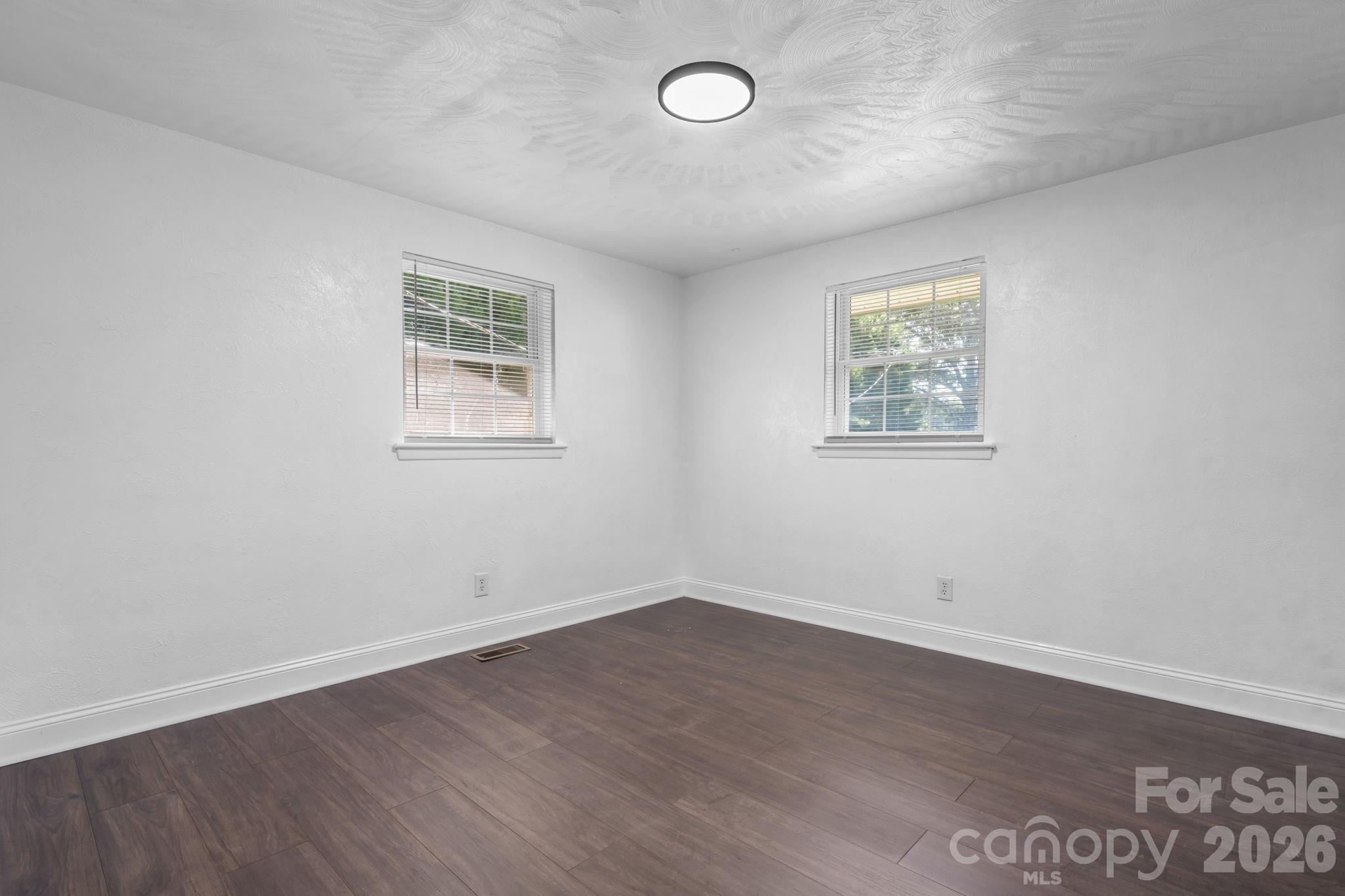 2823 39th Avenue NE — Hickory