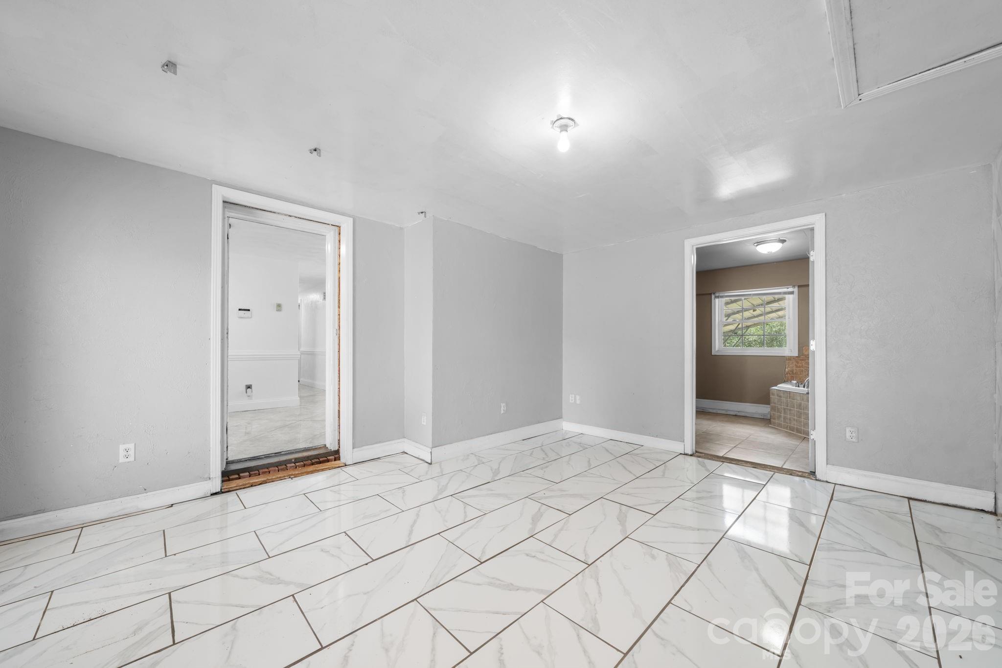 2823 39th Avenue NE — Hickory