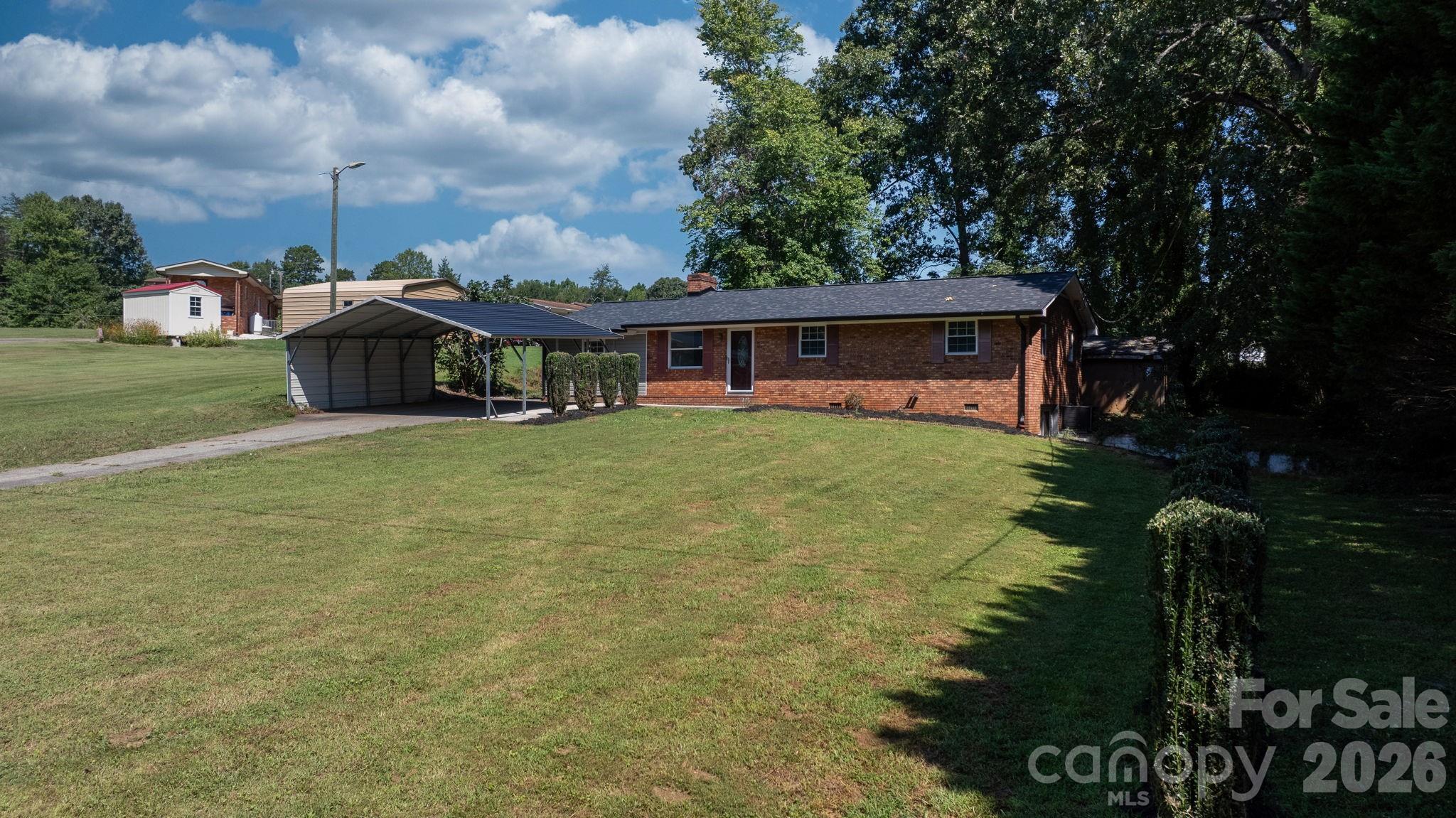 2823 39th Avenue NE — Hickory
