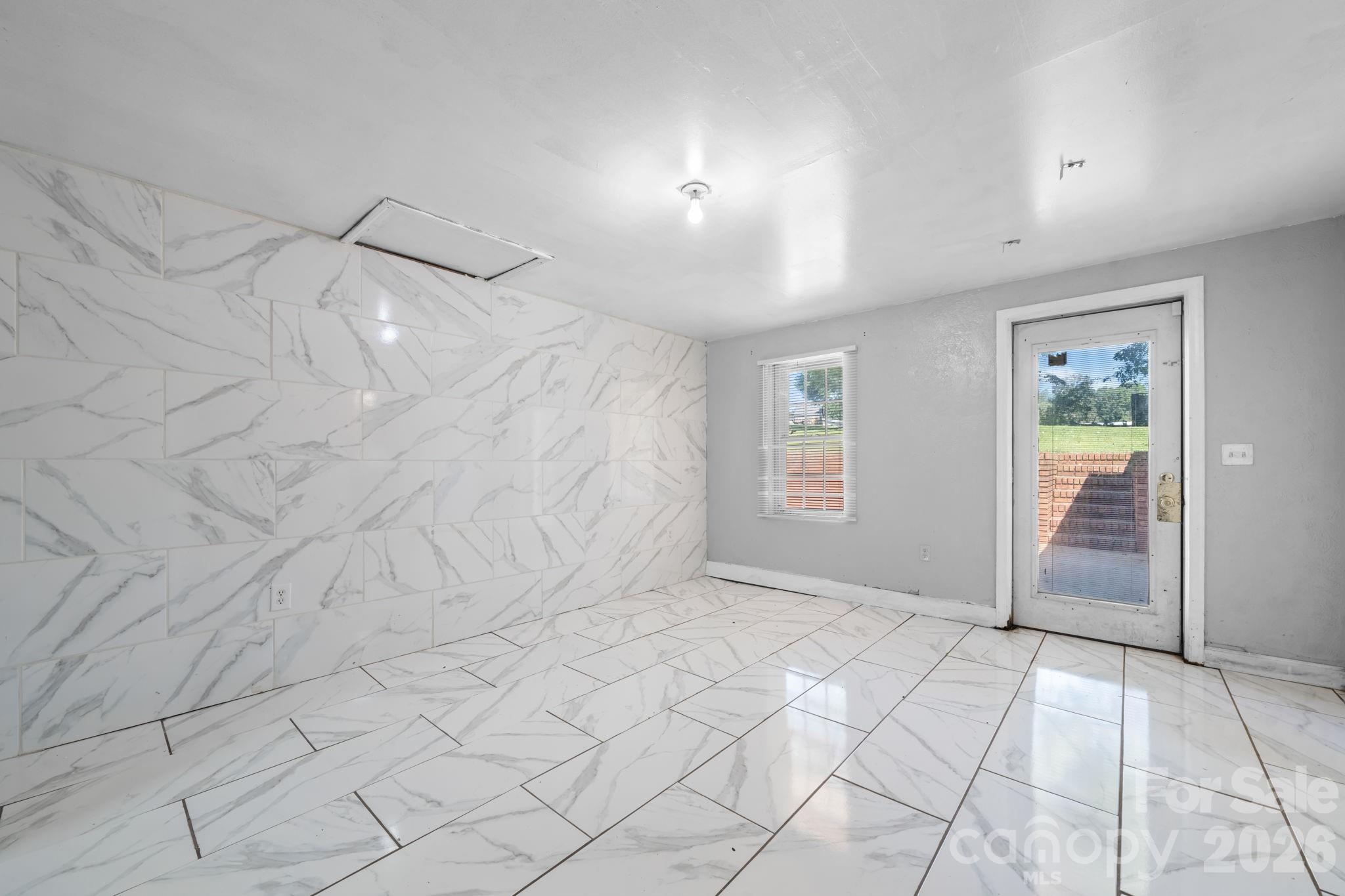 2823 39th Avenue NE — Hickory