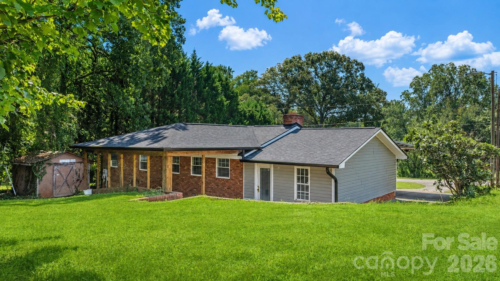 2823 39th Avenue NE — Hickory