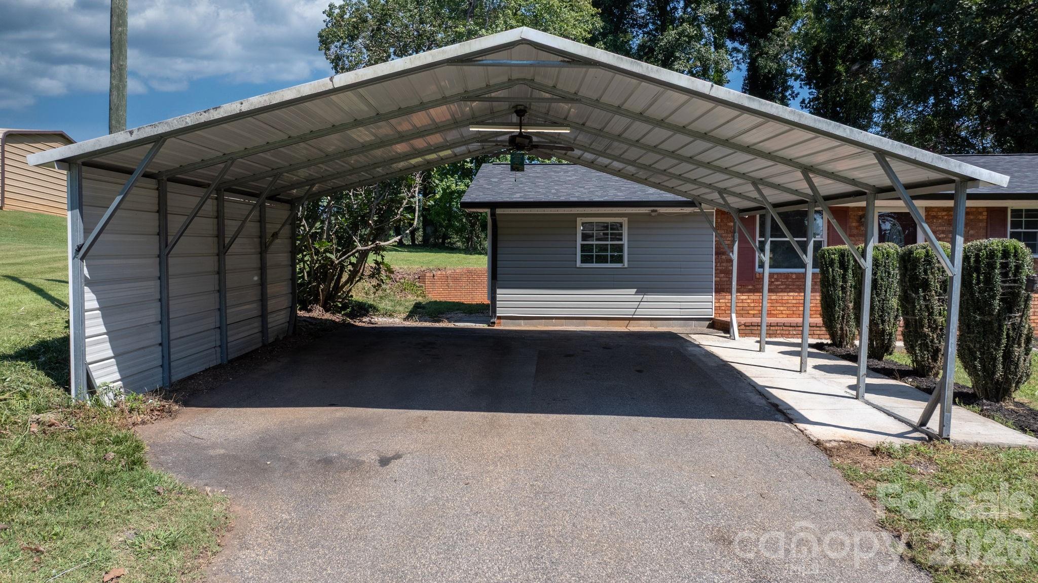 2823 39th Avenue NE — Hickory