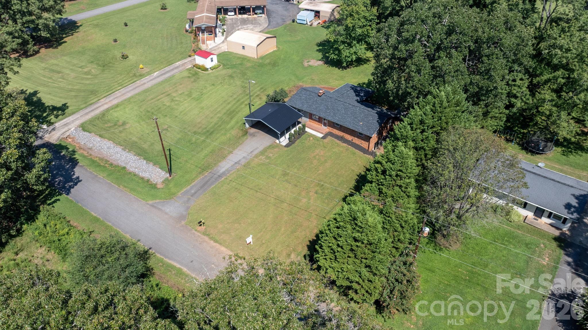 2823 39th Avenue NE — Hickory