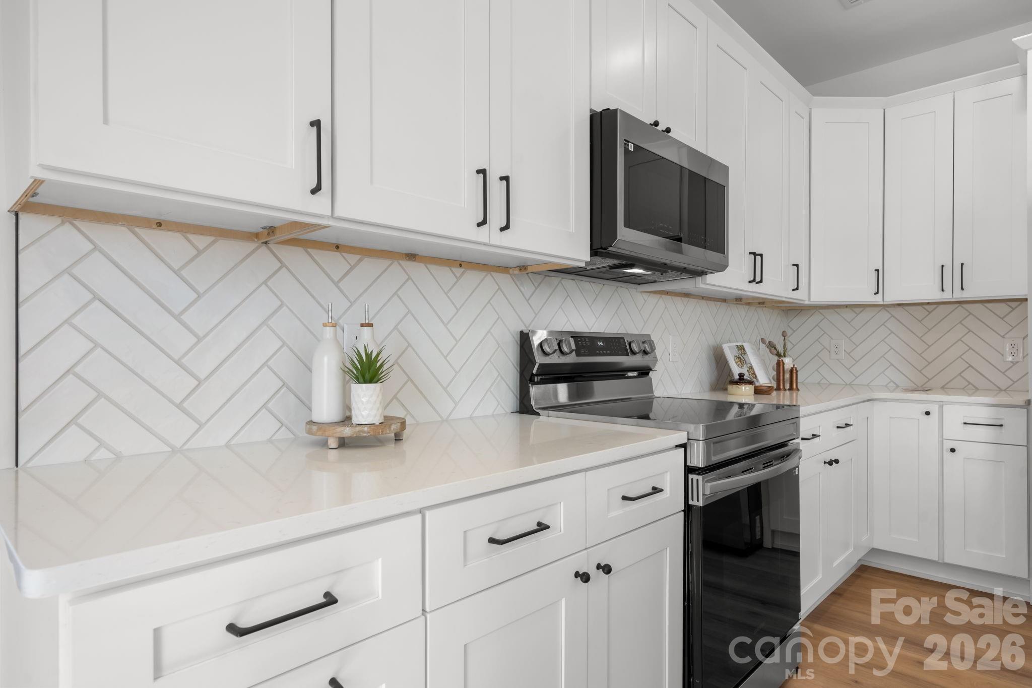 2111 24th Street Lane SE — Hickory