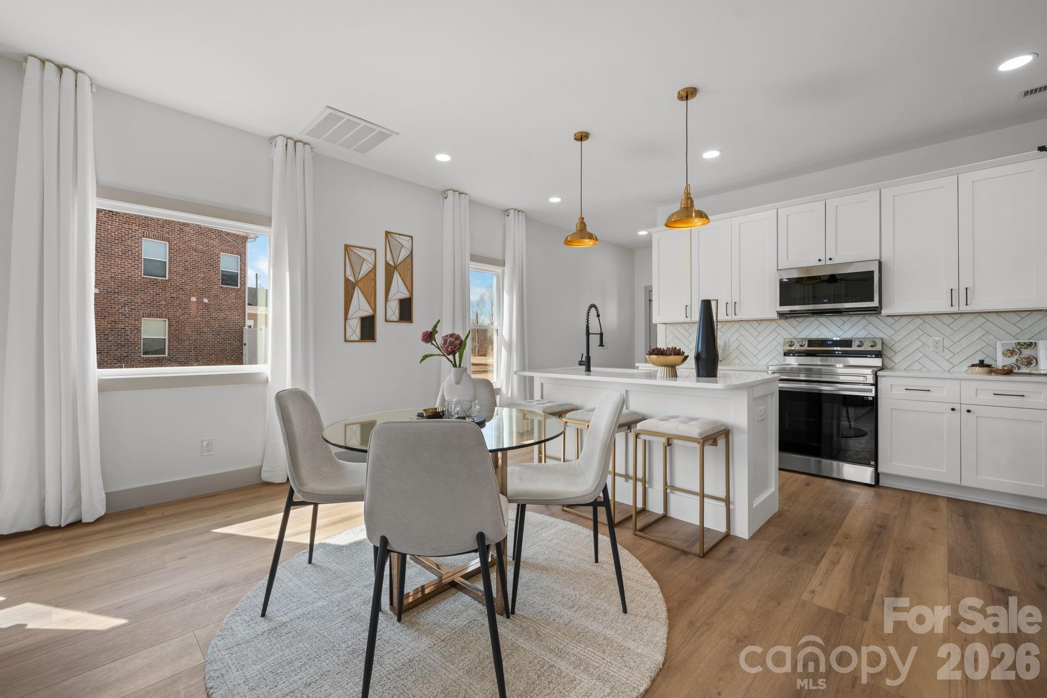 2111 24th Street Lane SE — Hickory