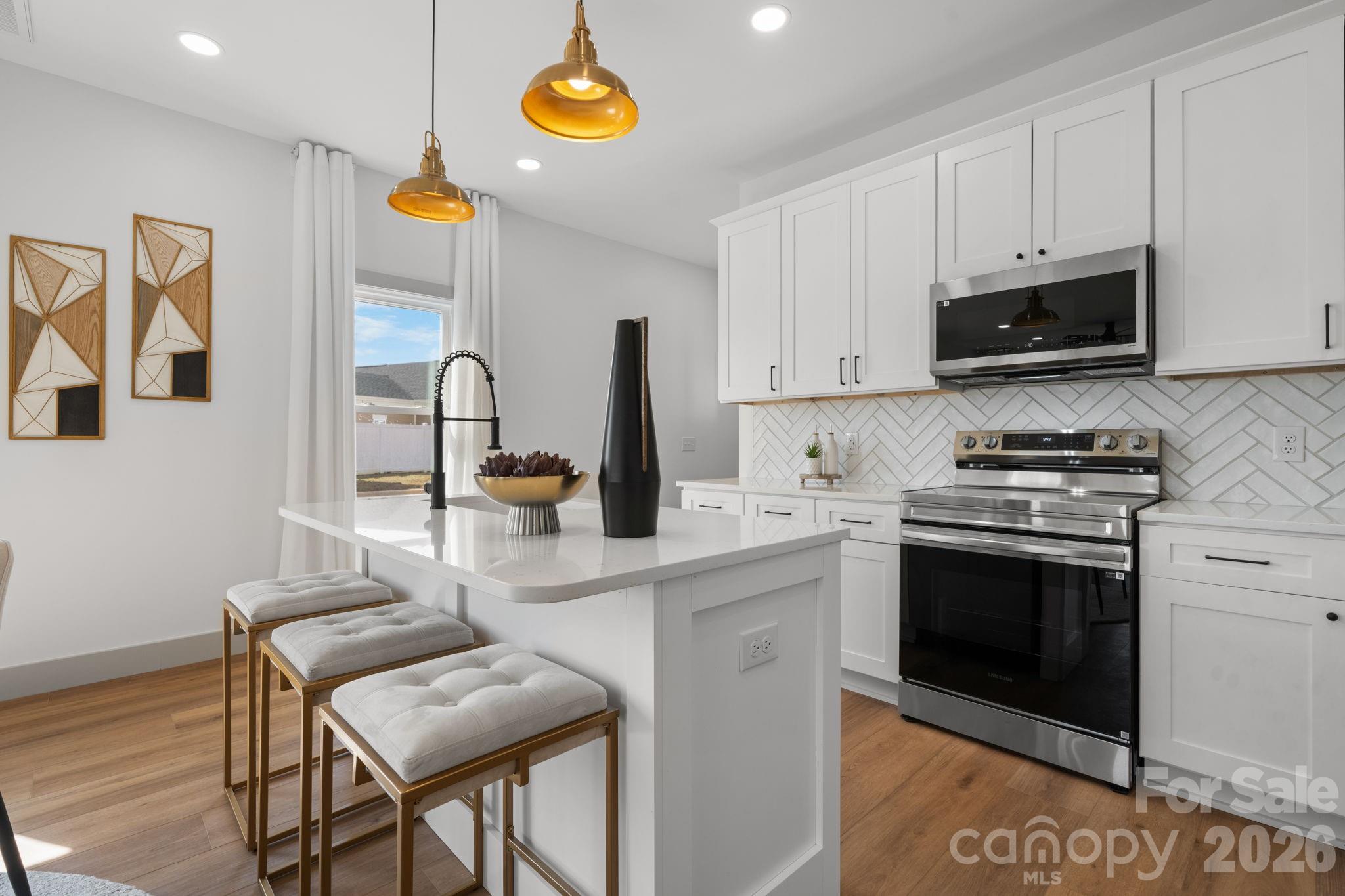 2111 24th Street Lane SE — Hickory