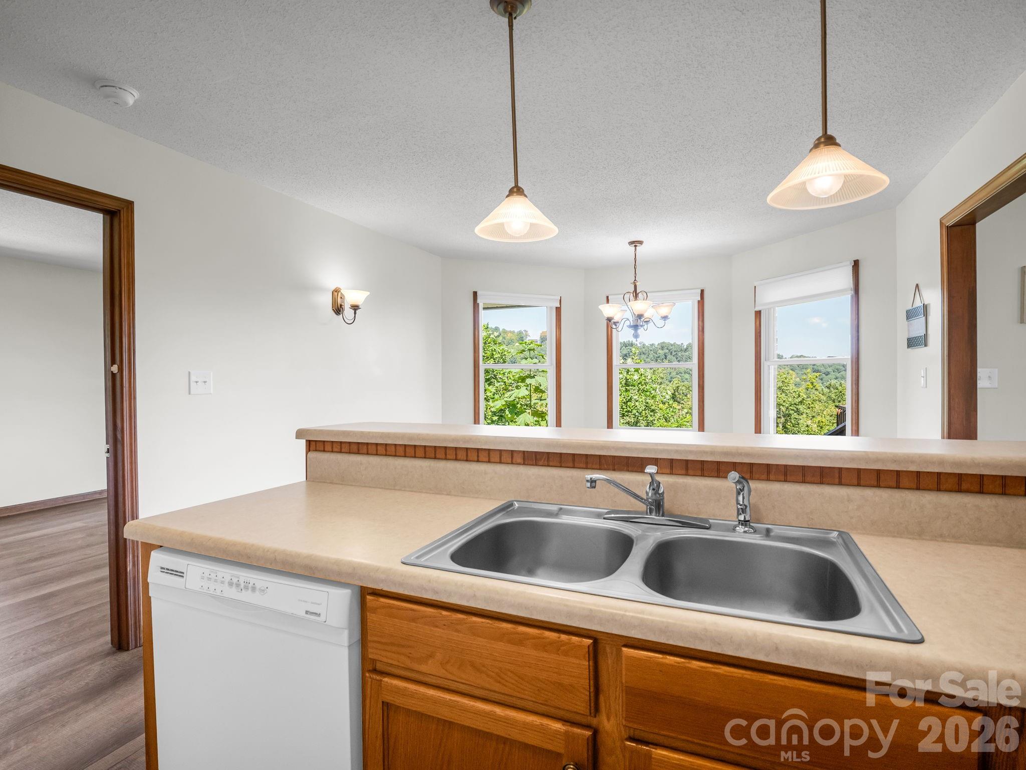 485 Mountain Lookout Drive — Bostic