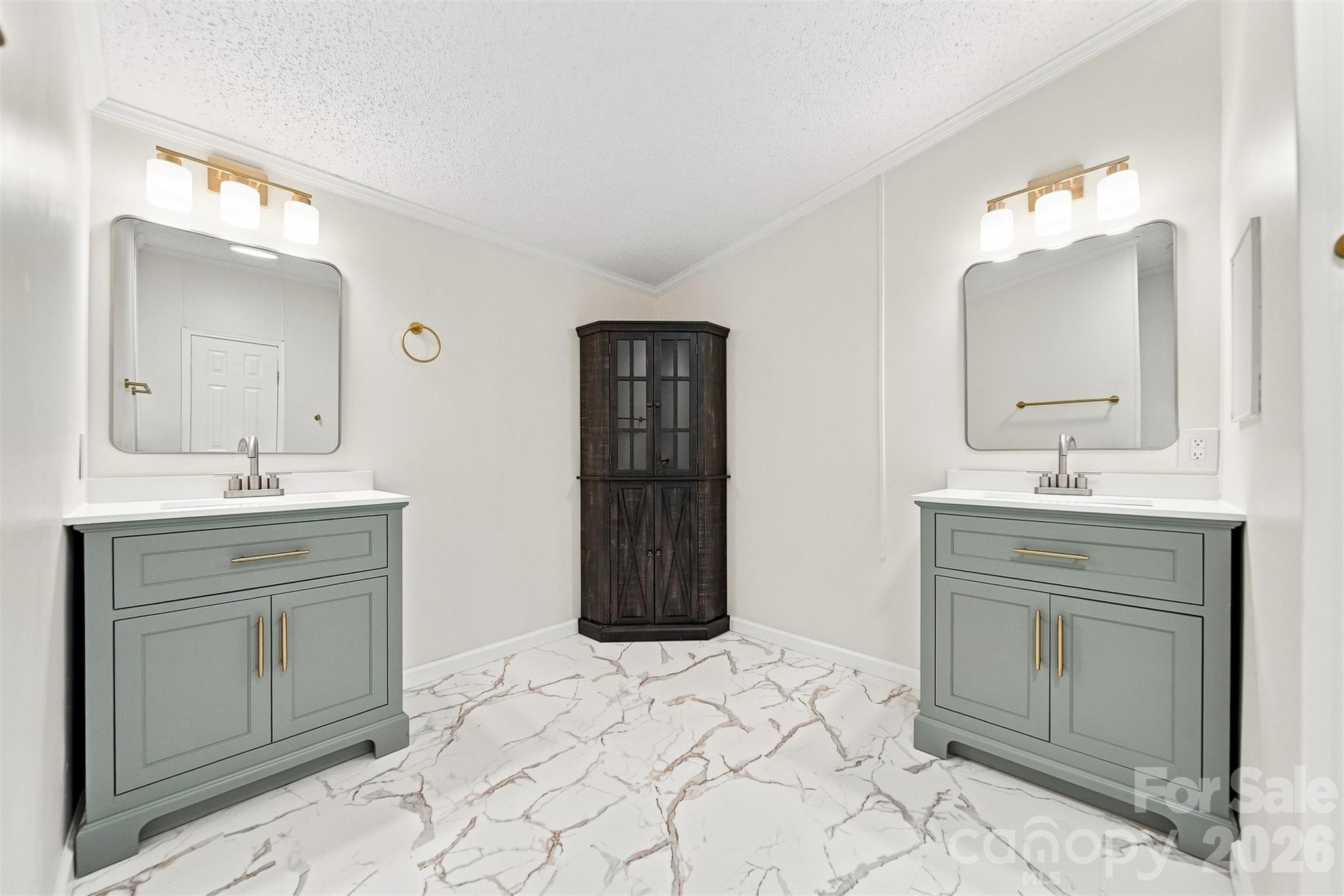 2430 Nixon Drive — Shelby