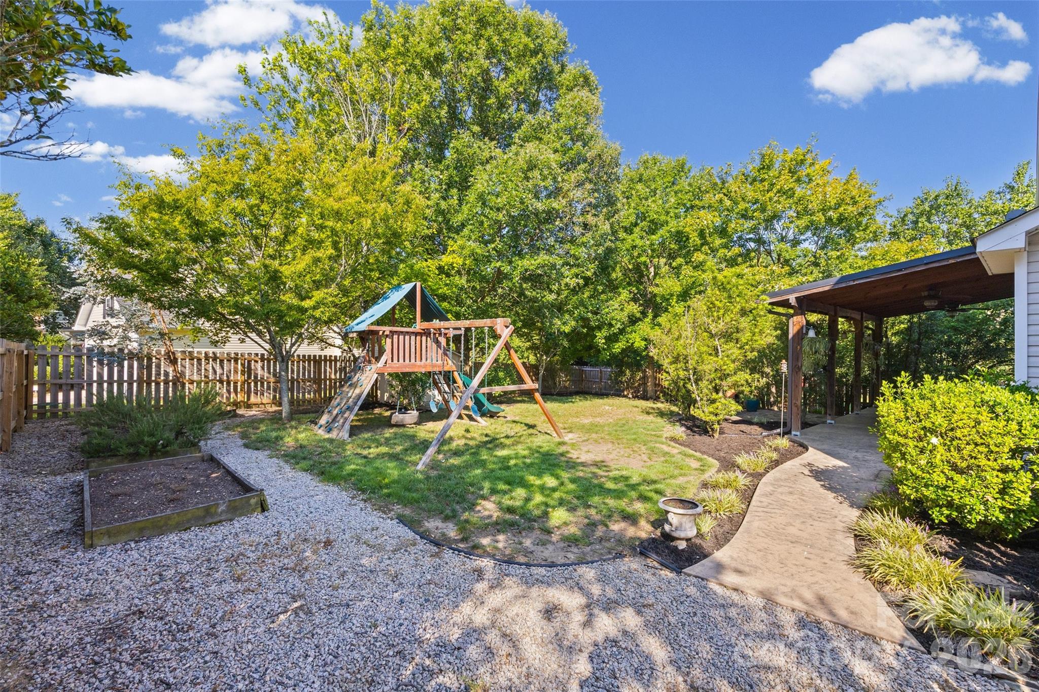 1823 Montague Road — Clover