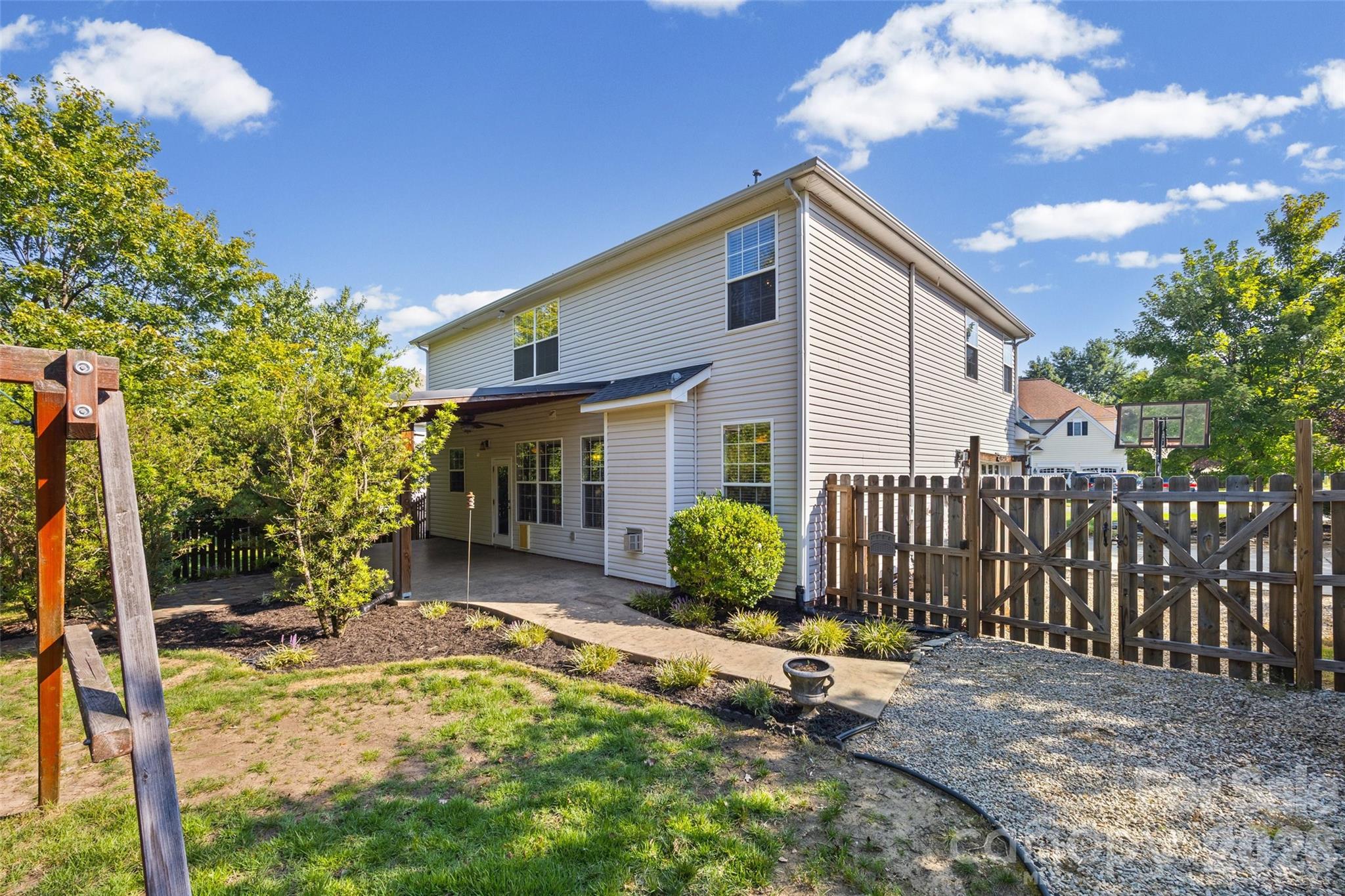 1823 Montague Road — Clover