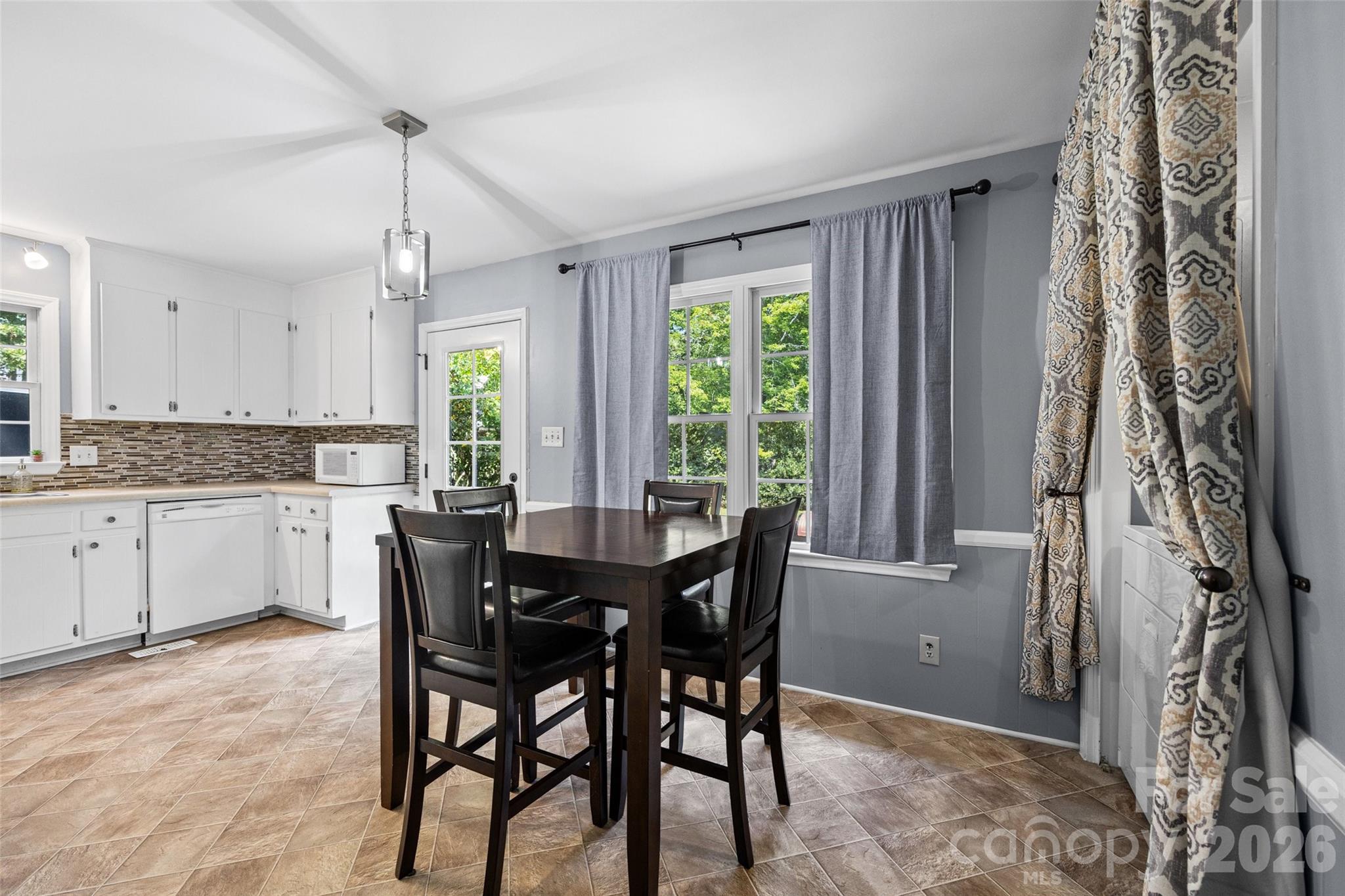 6764 Laney Road — Lancaster