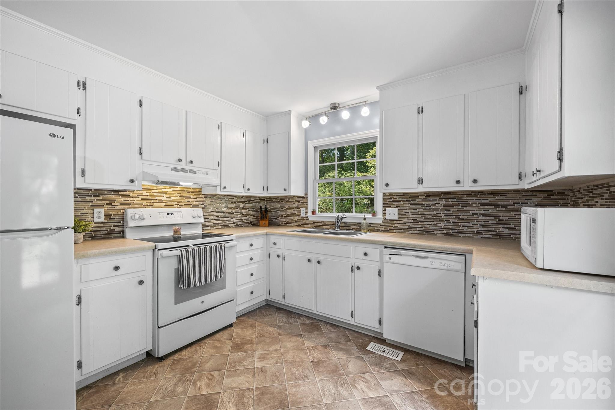 6764 Laney Road — Lancaster