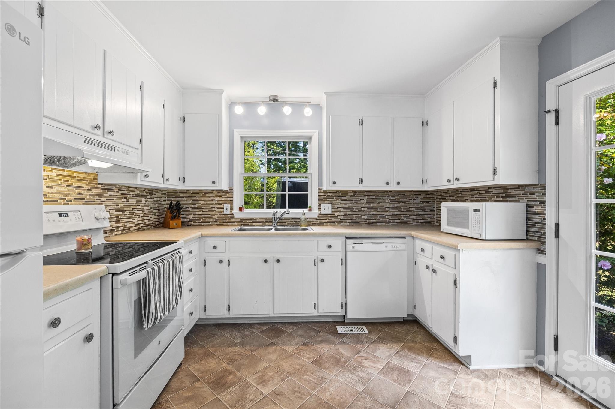 6764 Laney Road — Lancaster