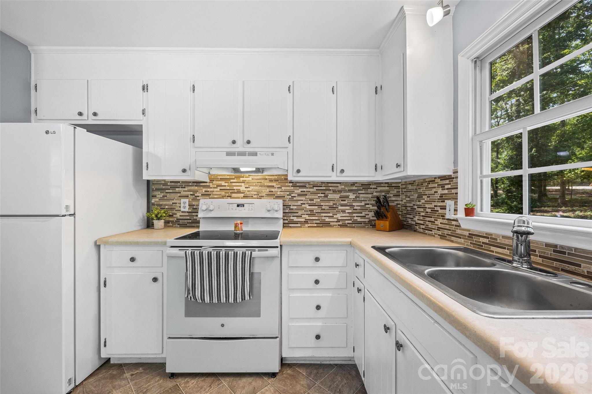 6764 Laney Road — Lancaster