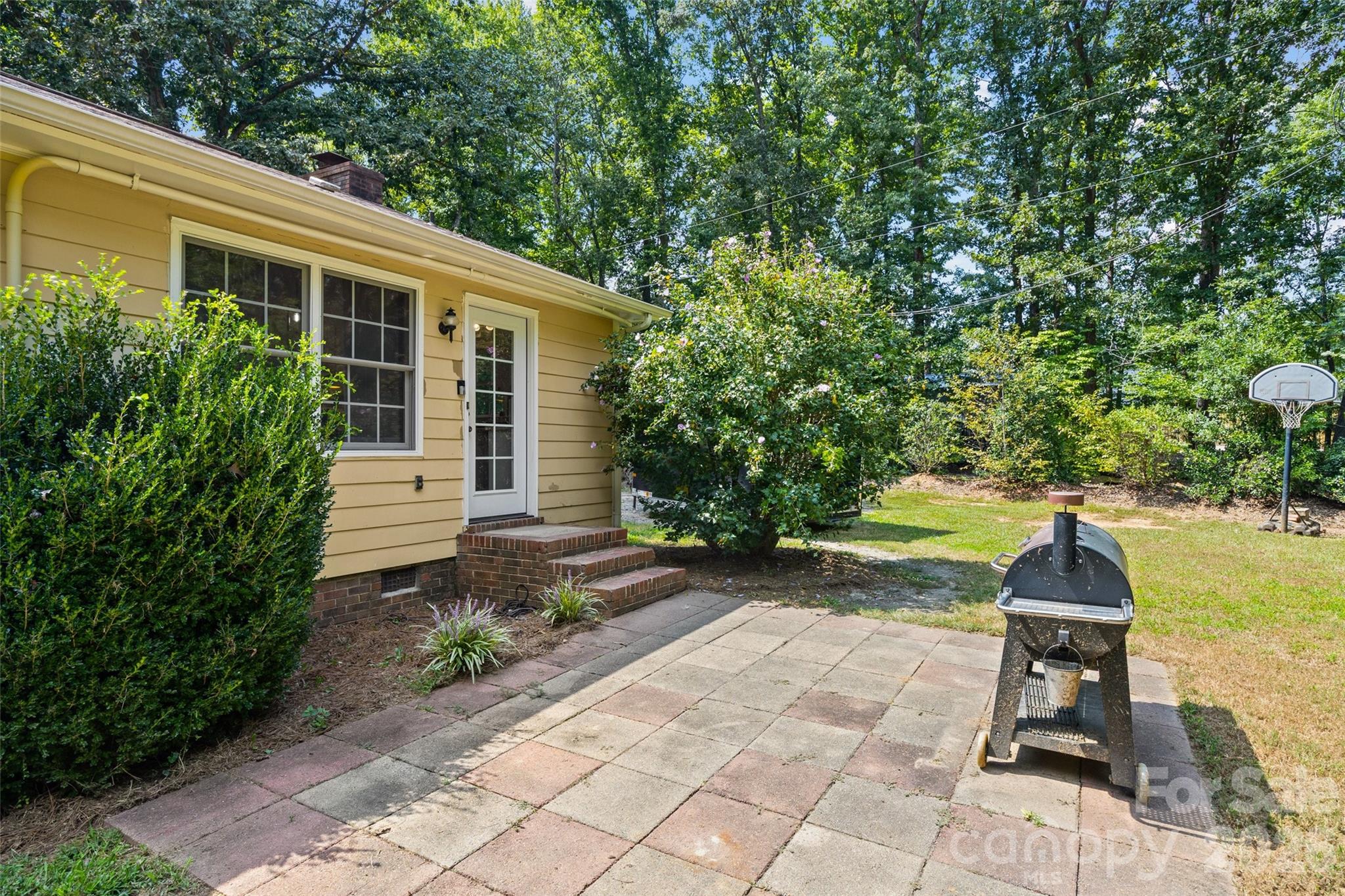 6764 Laney Road — Lancaster