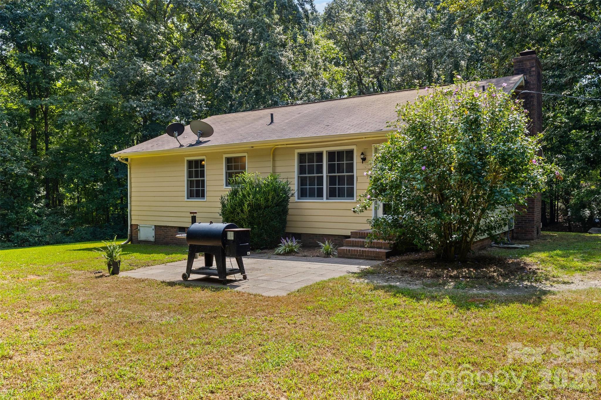6764 Laney Road — Lancaster