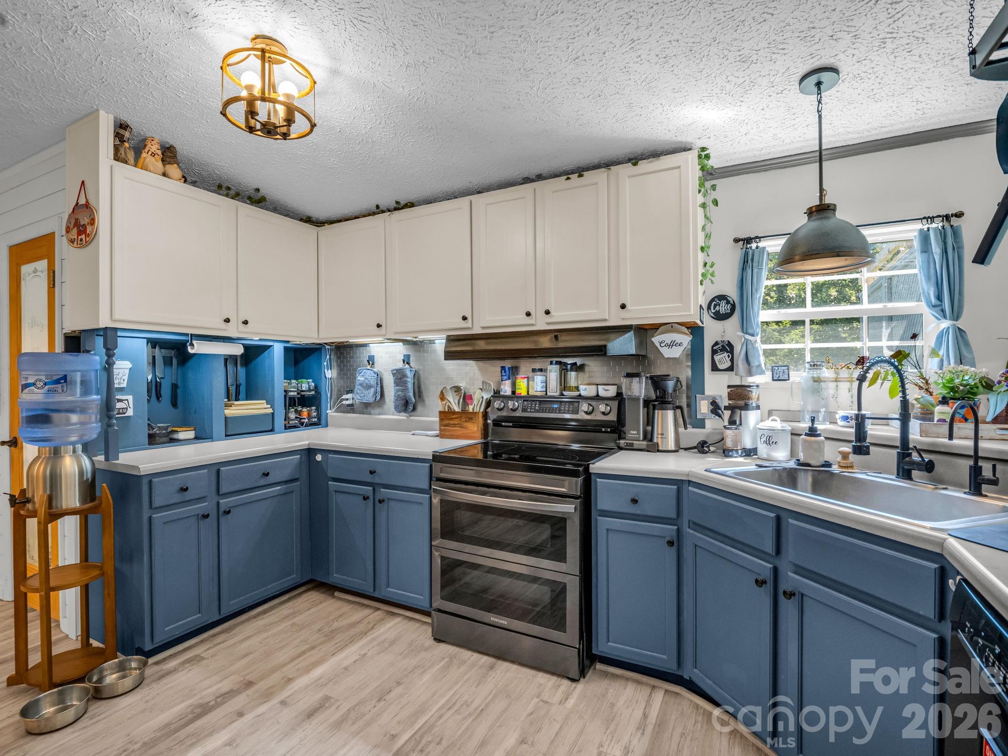 14 Old Possum Holler Road — Hendersonville