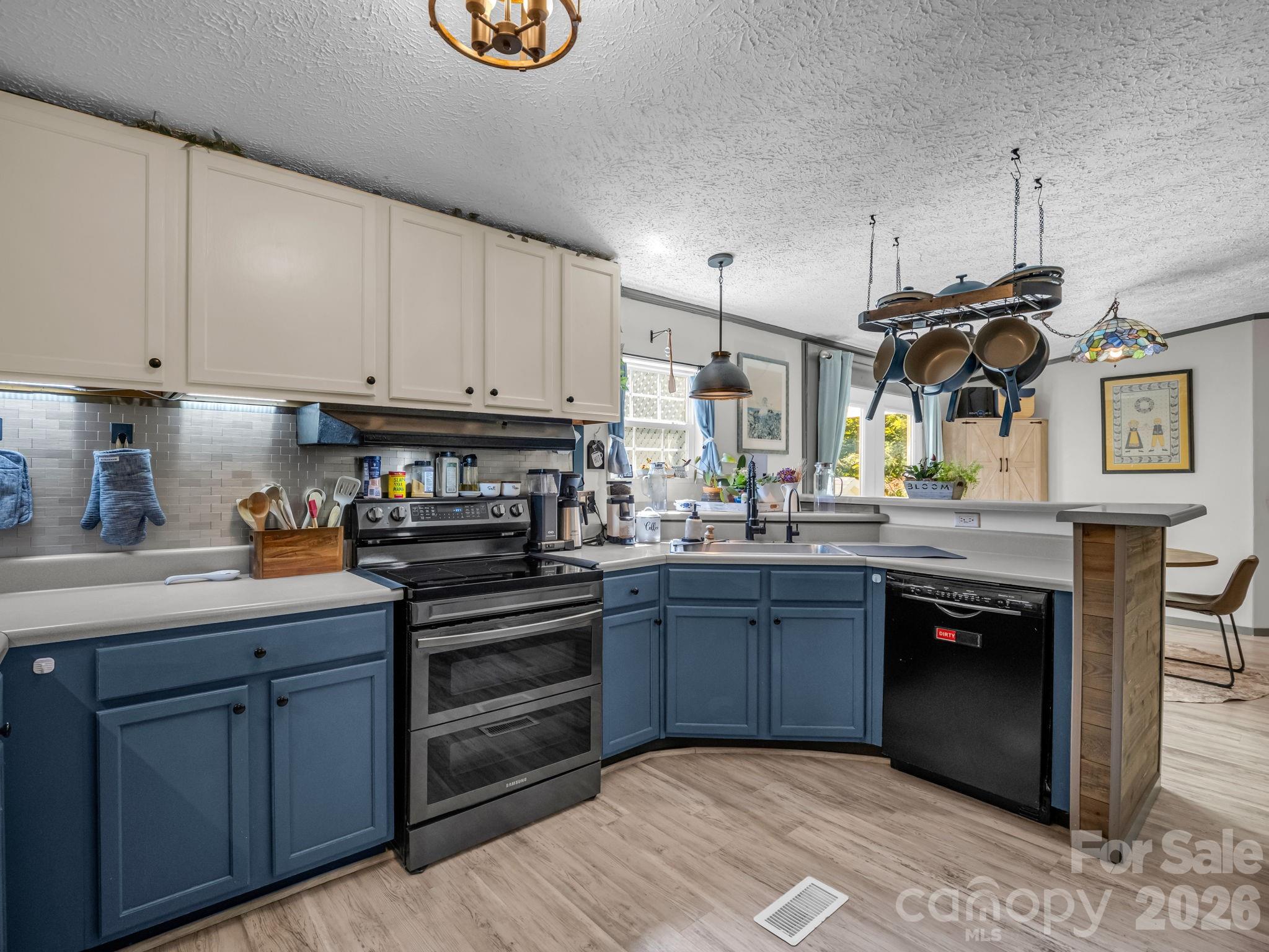 14 Old Possum Holler Road — Hendersonville