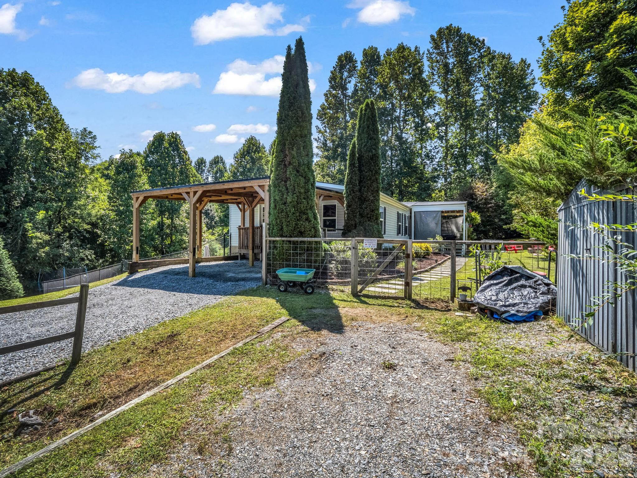 14 Old Possum Holler Road — Hendersonville