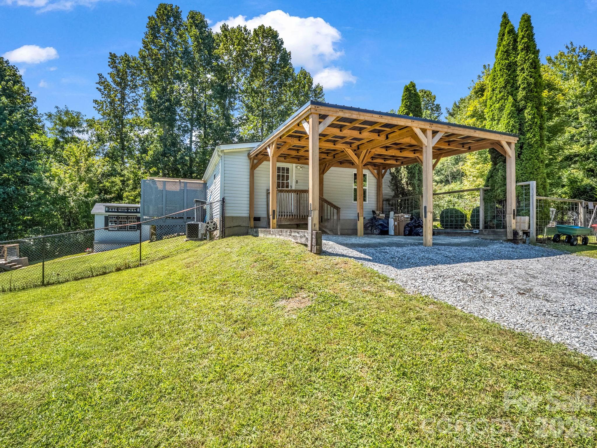 14 Old Possum Holler Road — Hendersonville