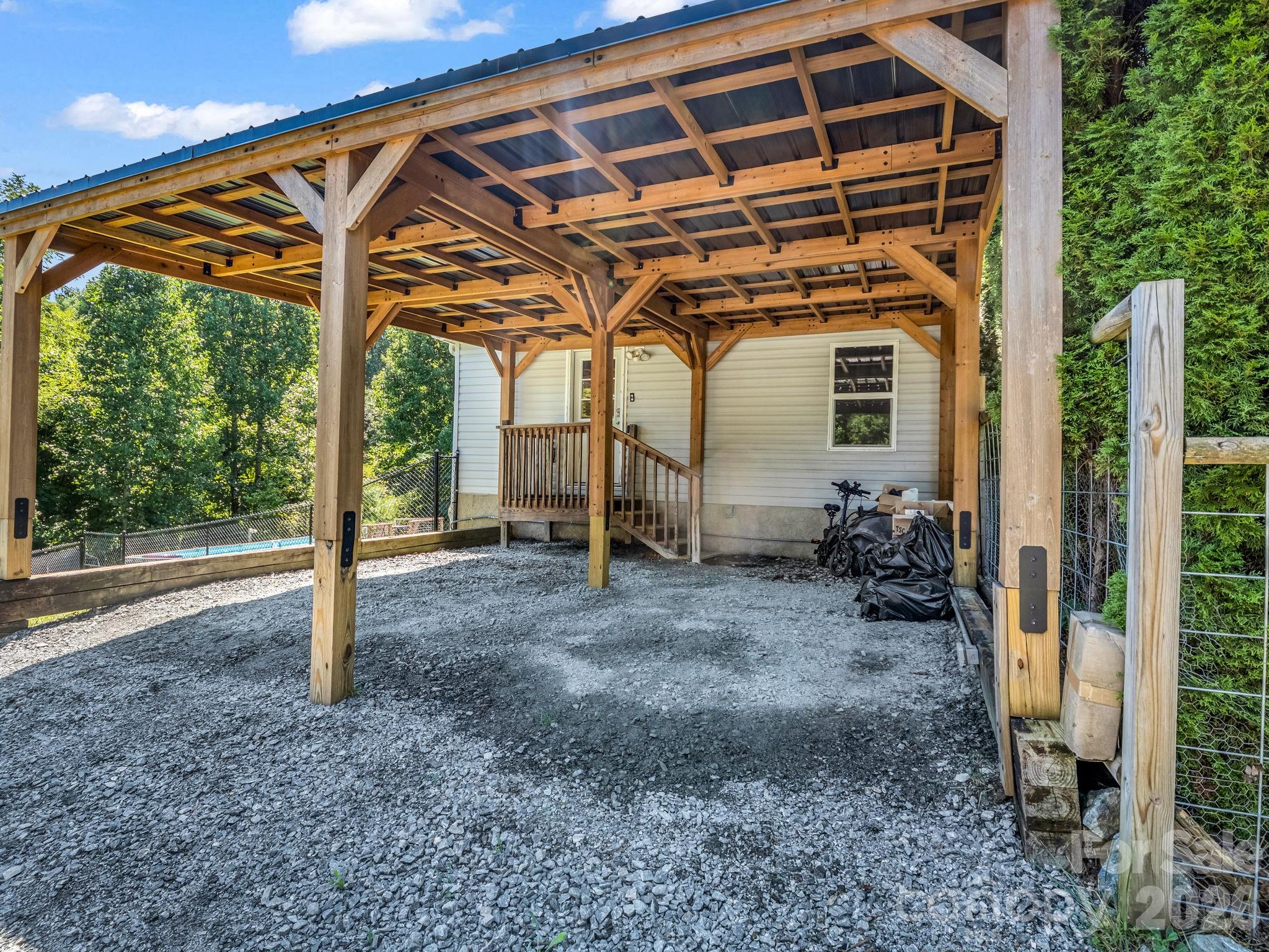 14 Old Possum Holler Road — Hendersonville