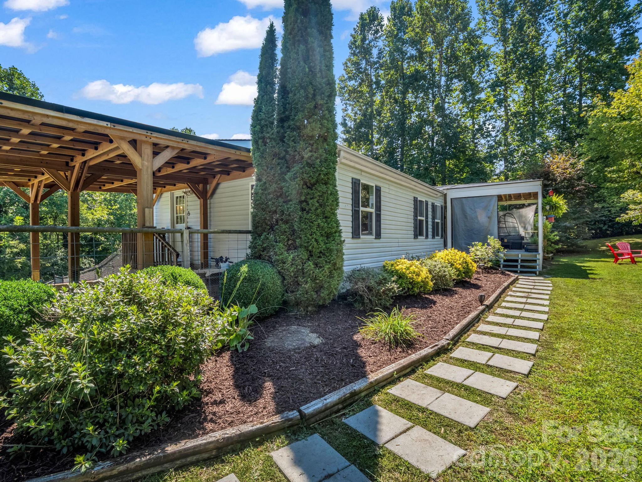 14 Old Possum Holler Road — Hendersonville