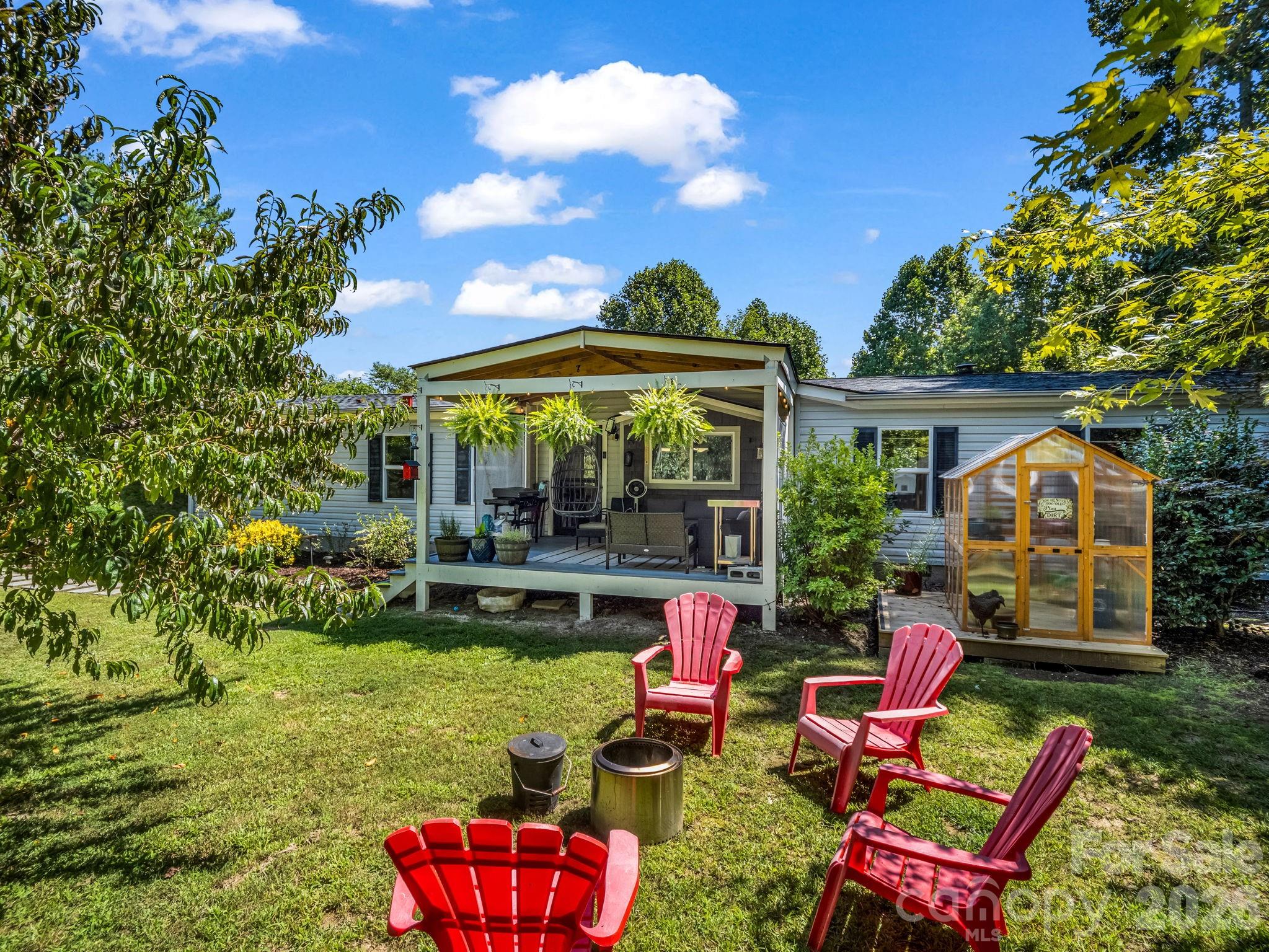 14 Old Possum Holler Road — Hendersonville