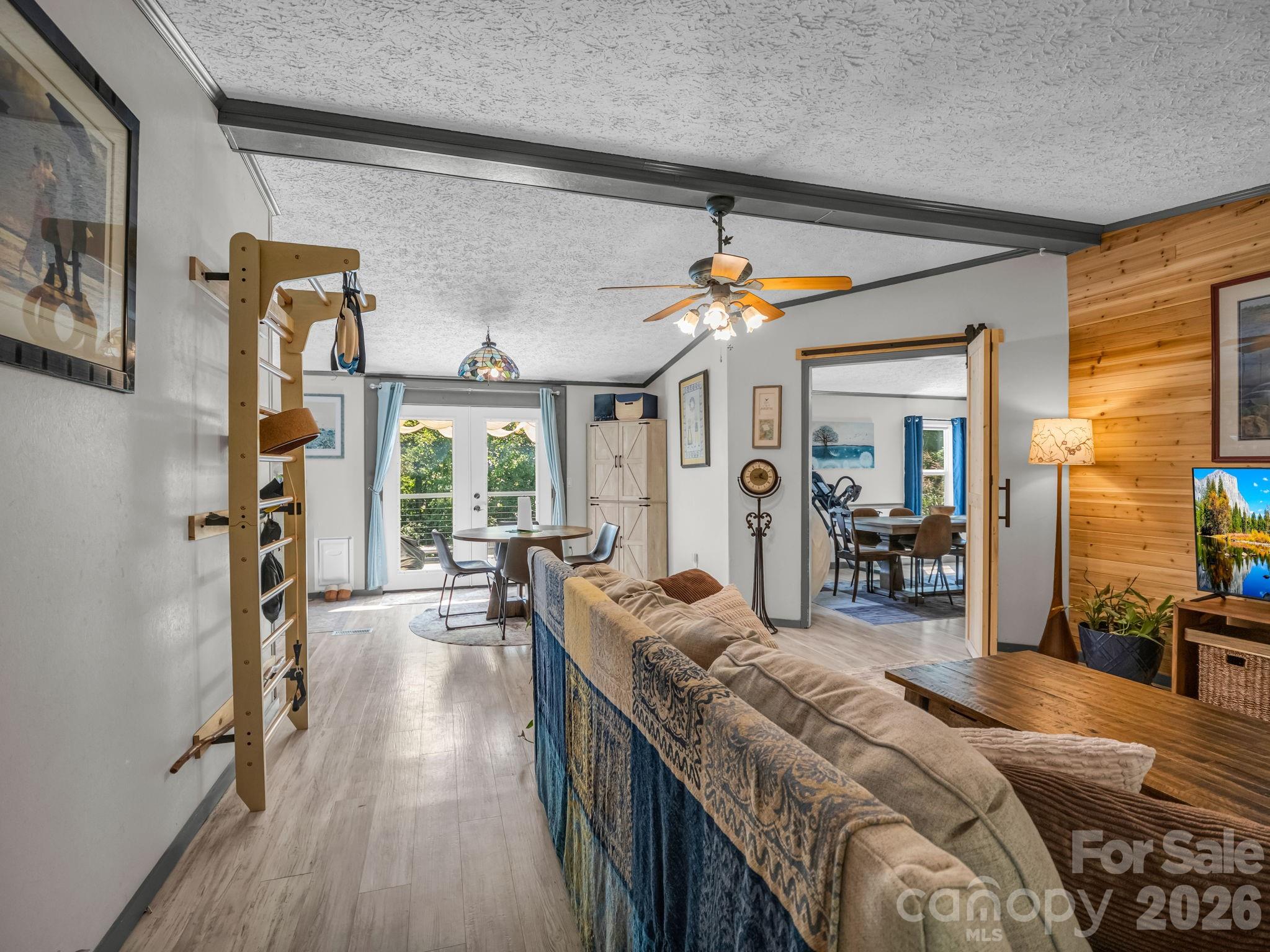 14 Old Possum Holler Road — Hendersonville
