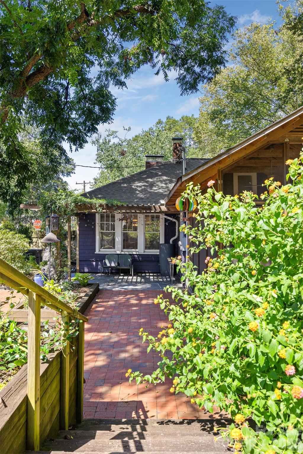 1900 Thomas Avenue — Charlotte