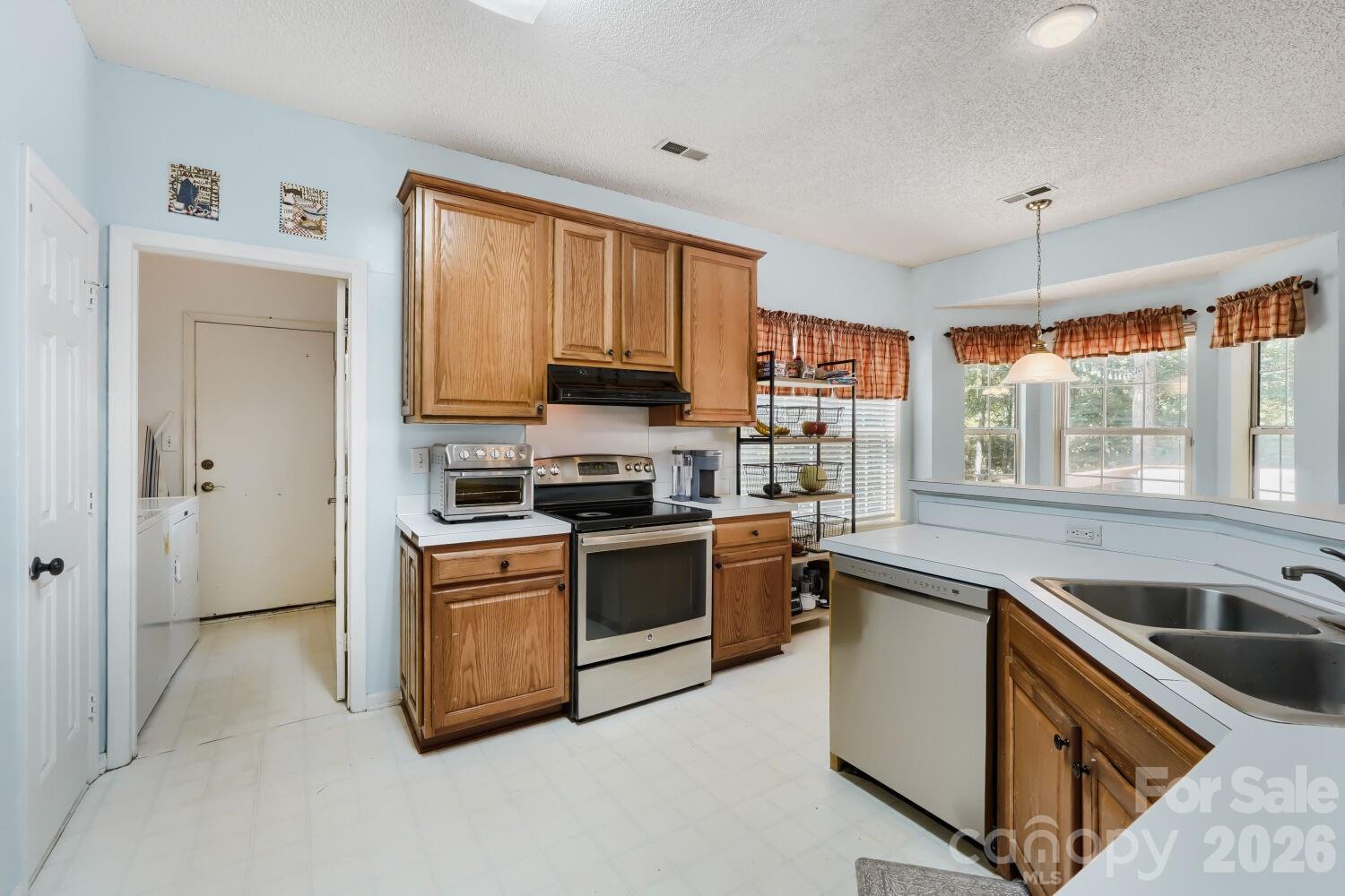 4736 Kirkgard Trail — Charlotte