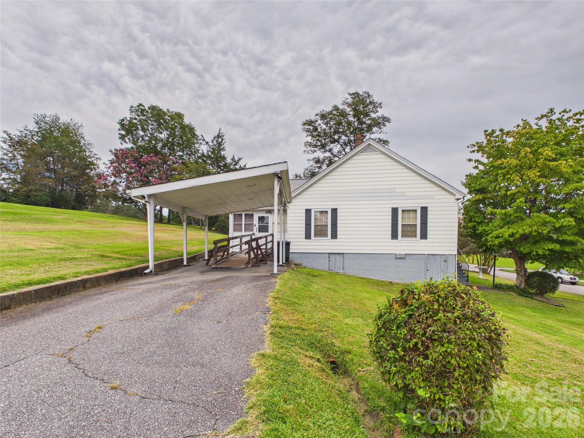 107 Mimosa Avenue — Rhodhiss