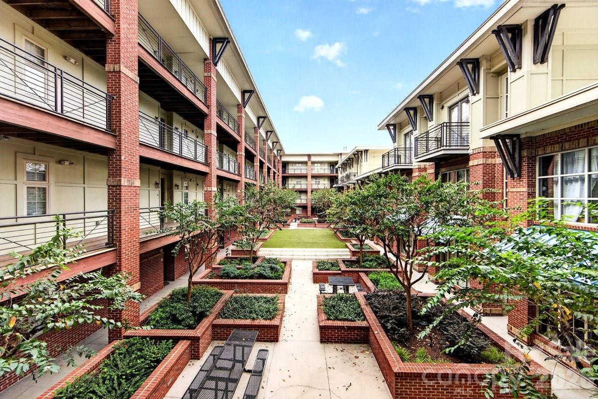 1101 W 1st Street — Charlotte