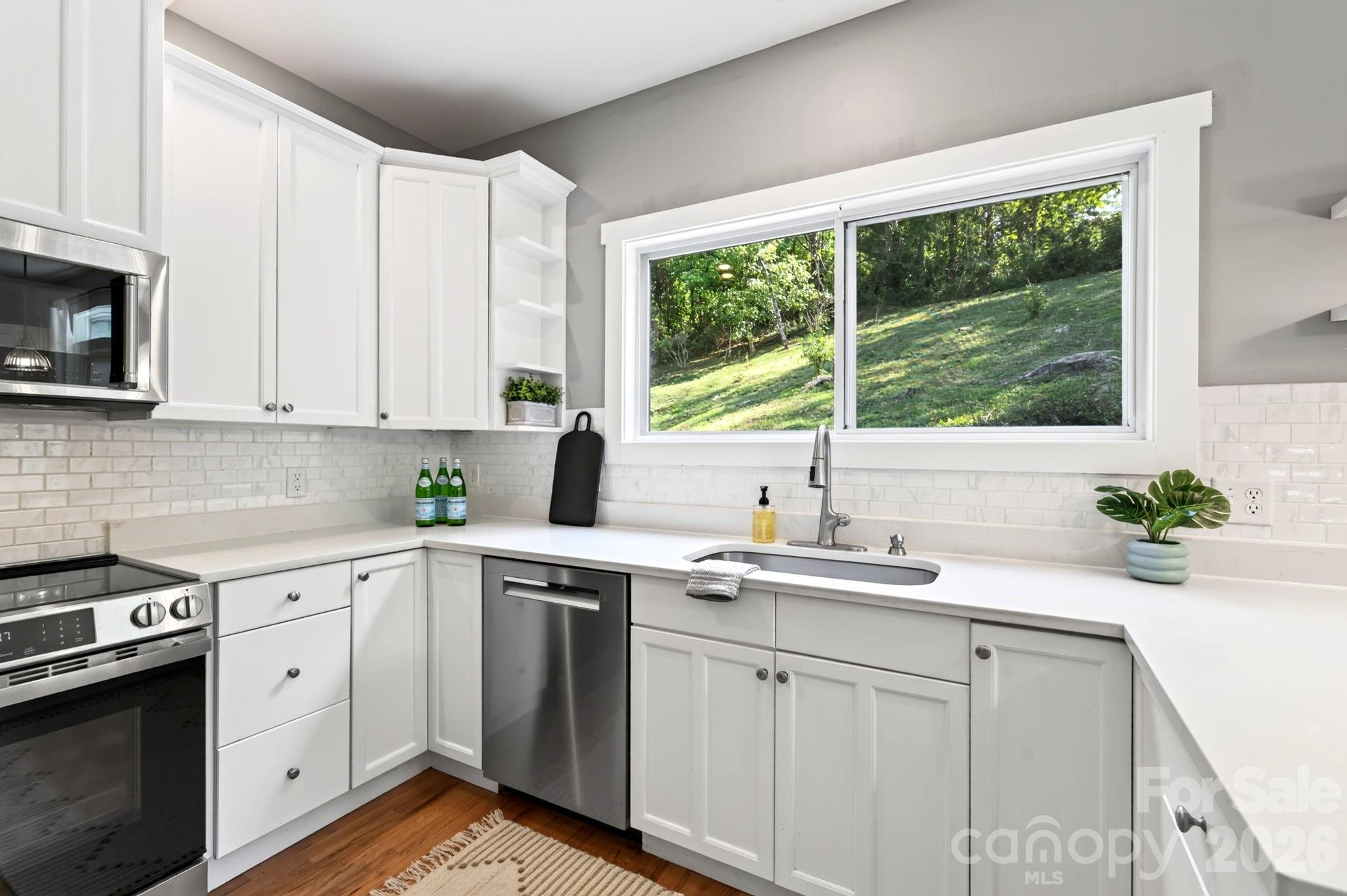 26 Macdougall Lane — Weaverville