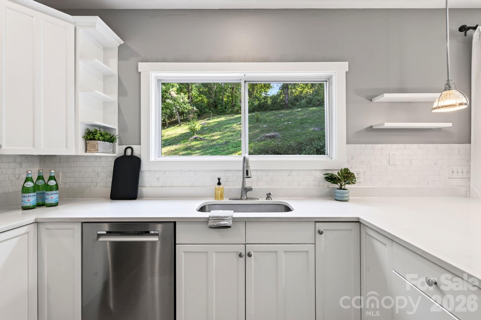 26 Macdougall Lane — Weaverville