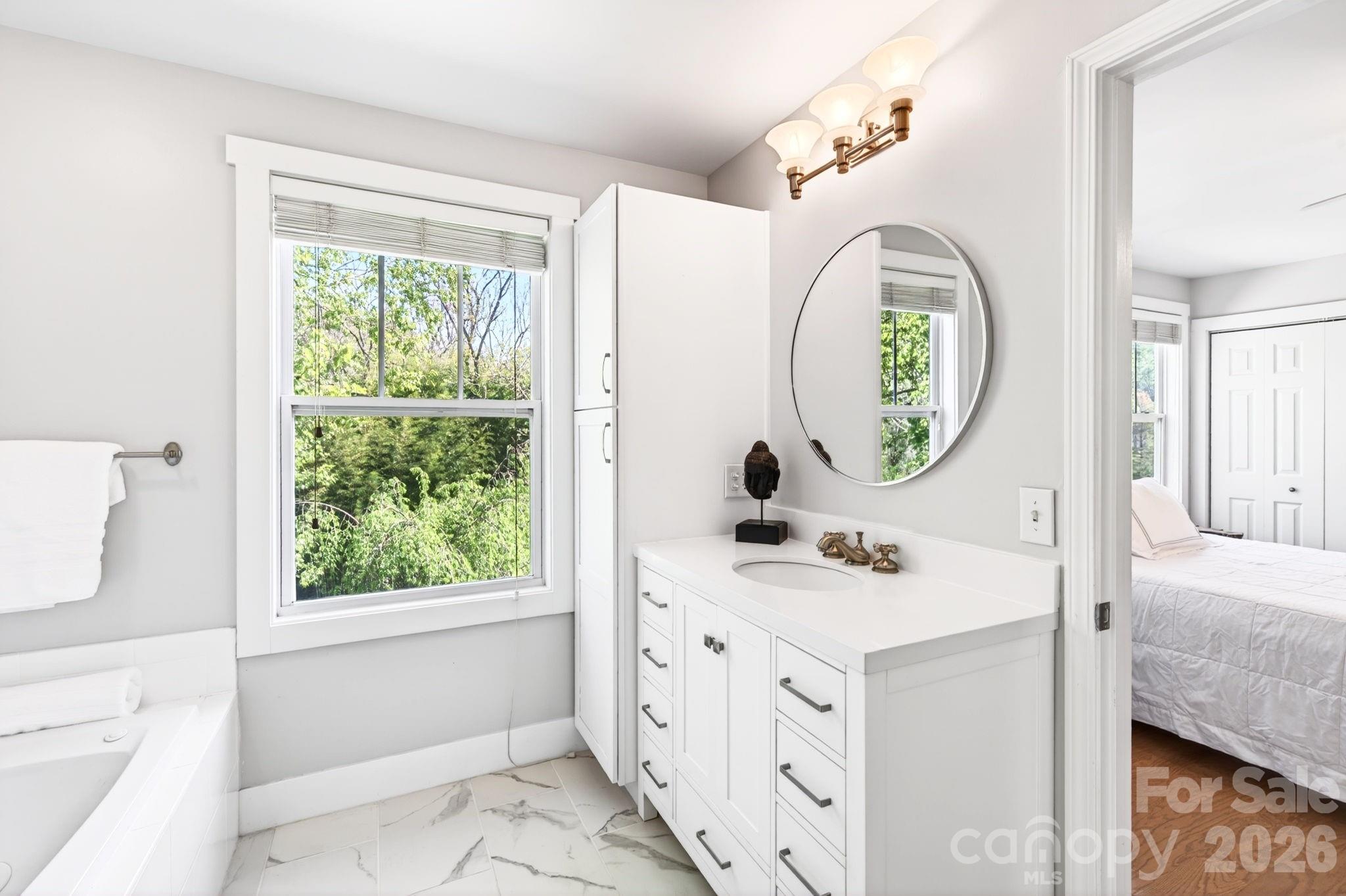 26 Macdougall Lane — Weaverville