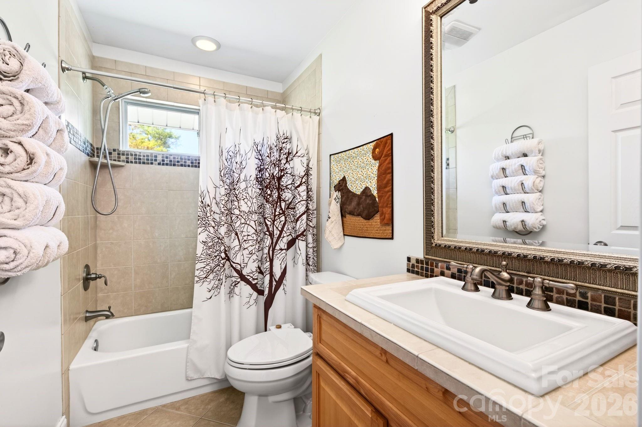 26 Macdougall Lane — Weaverville