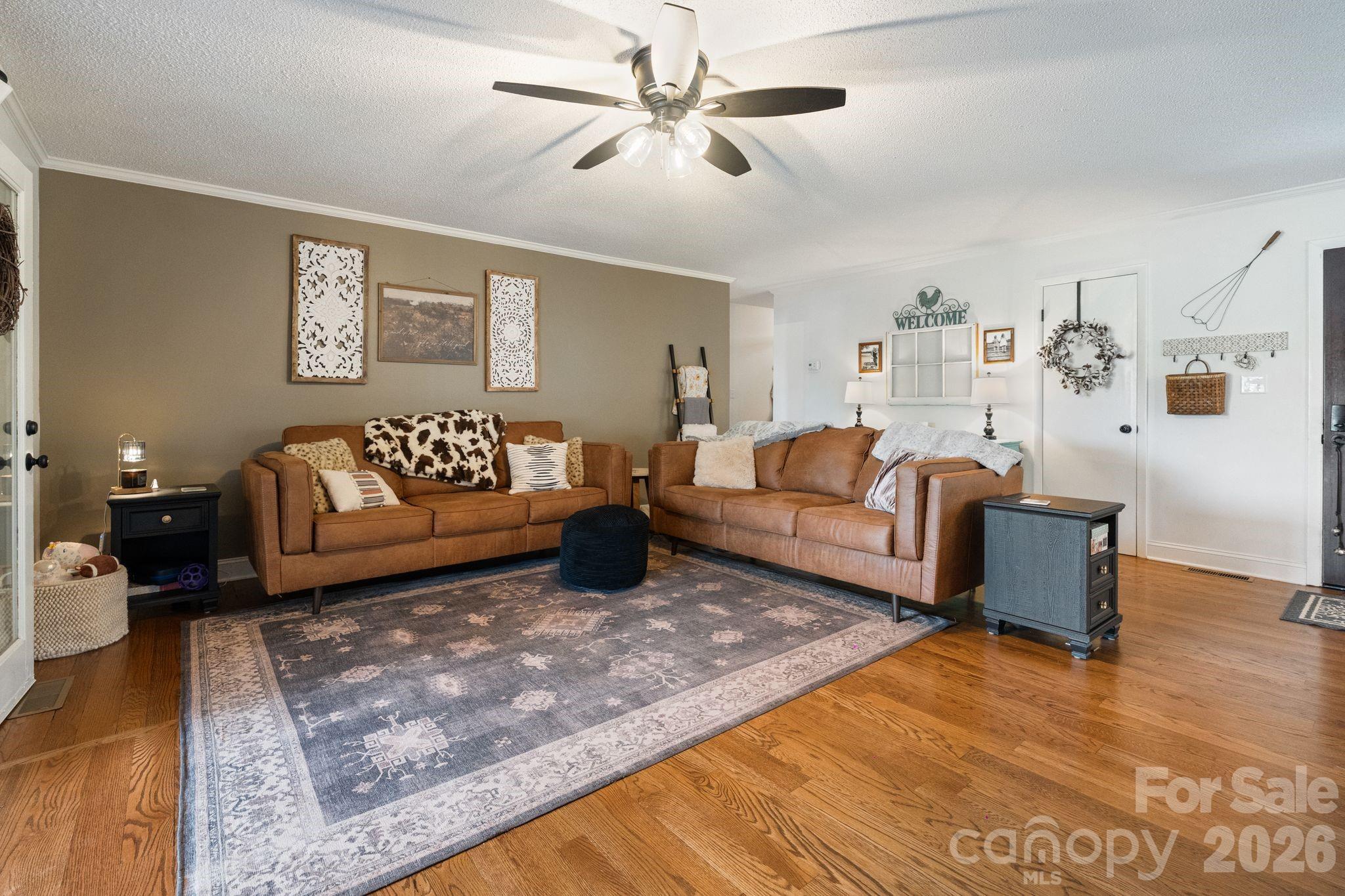 5000 Forest Ridge Drive — Hickory