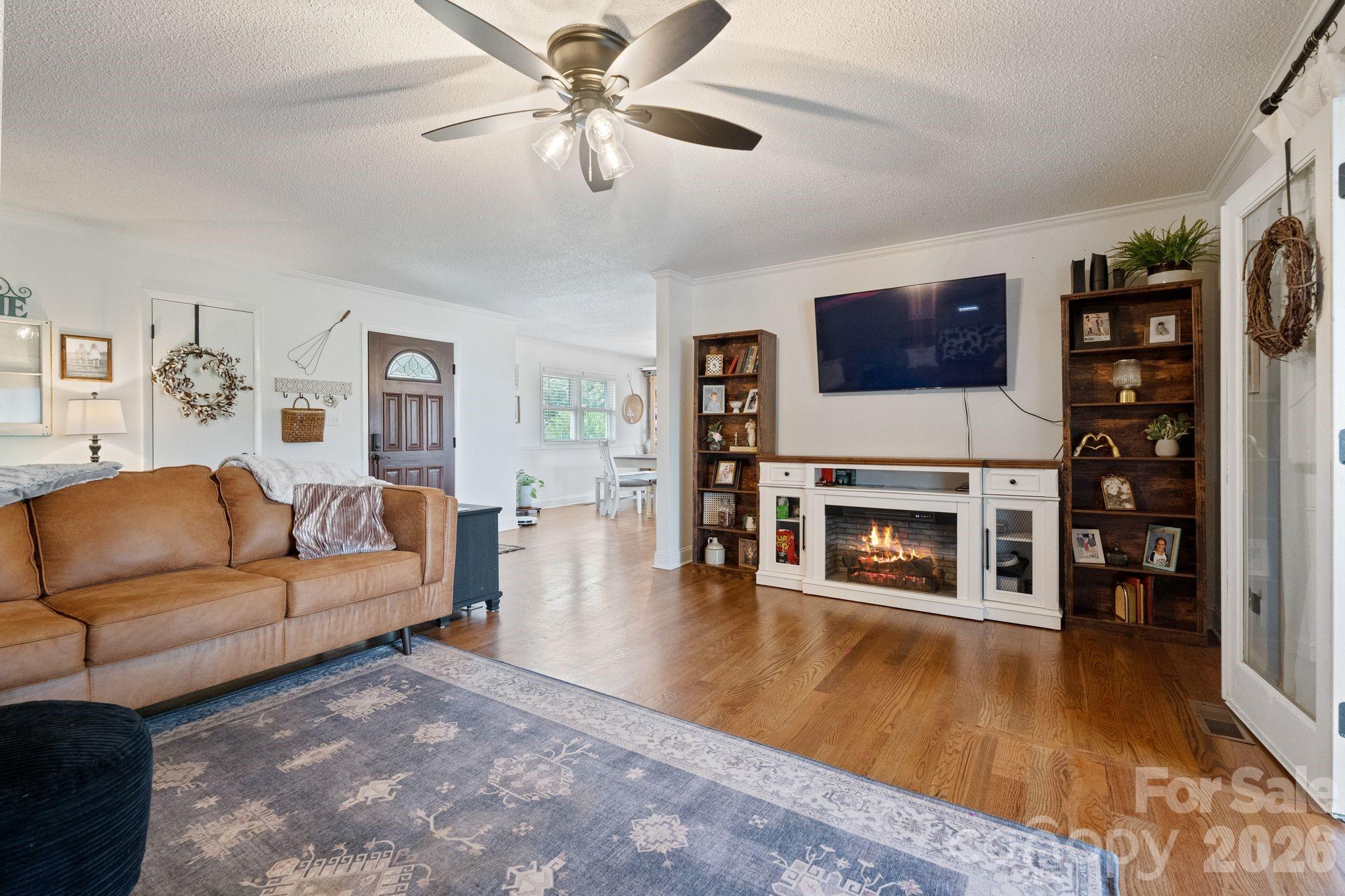 5000 Forest Ridge Drive — Hickory