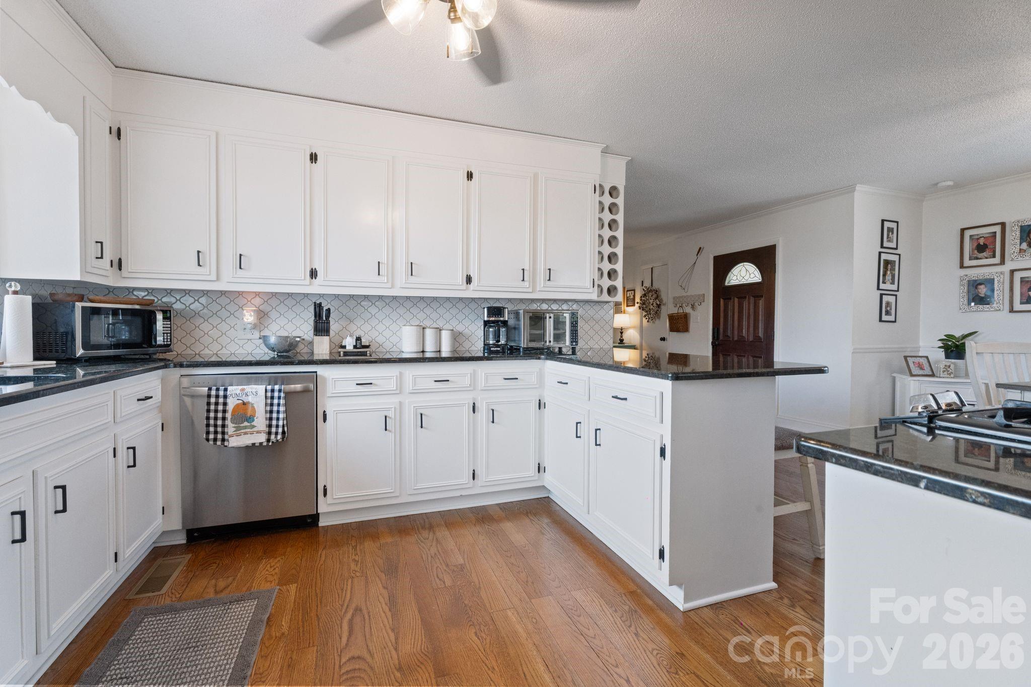 5000 Forest Ridge Drive — Hickory