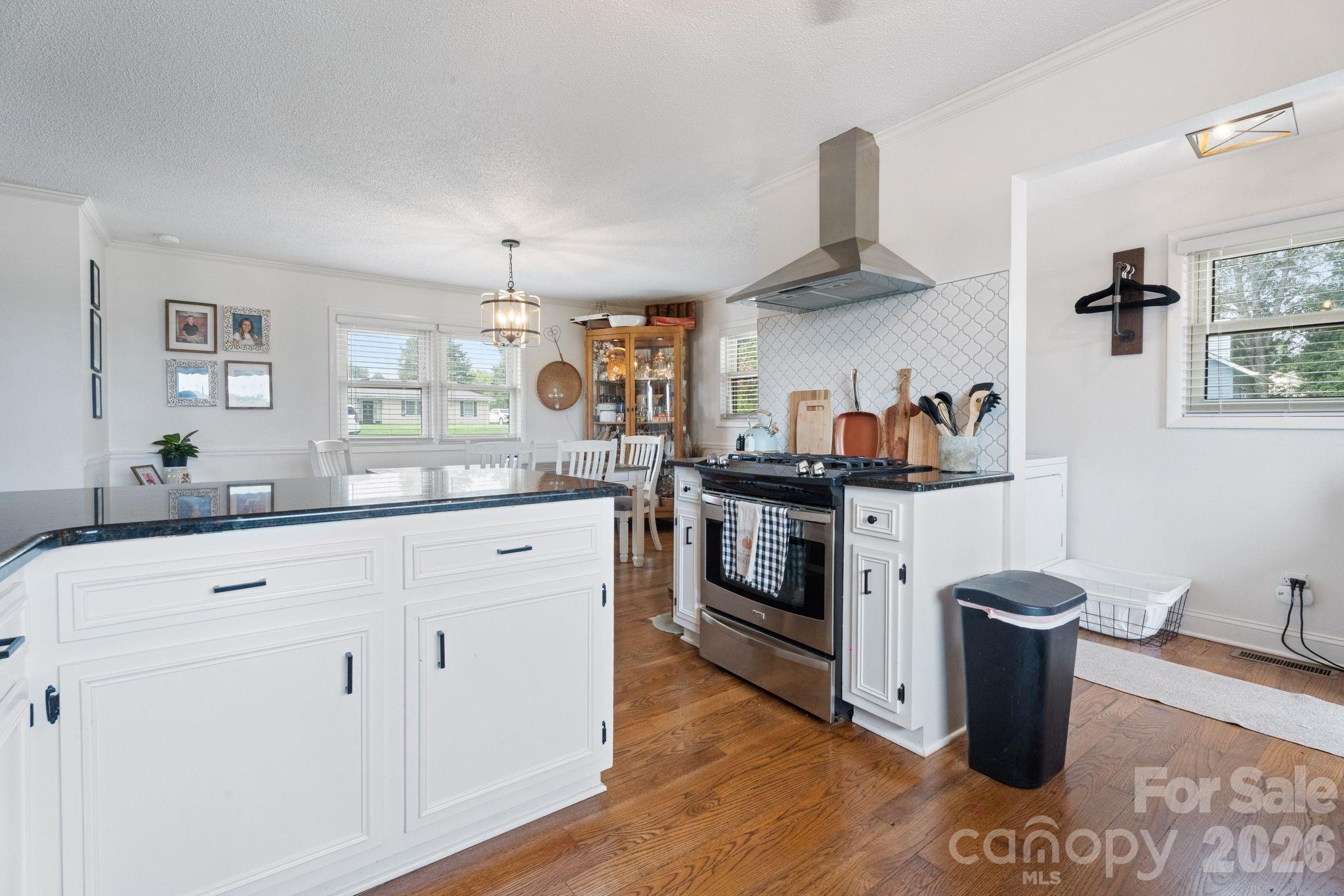 5000 Forest Ridge Drive — Hickory