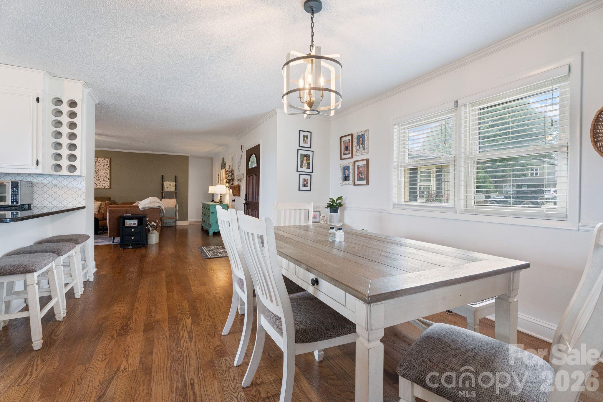 5000 Forest Ridge Drive — Hickory