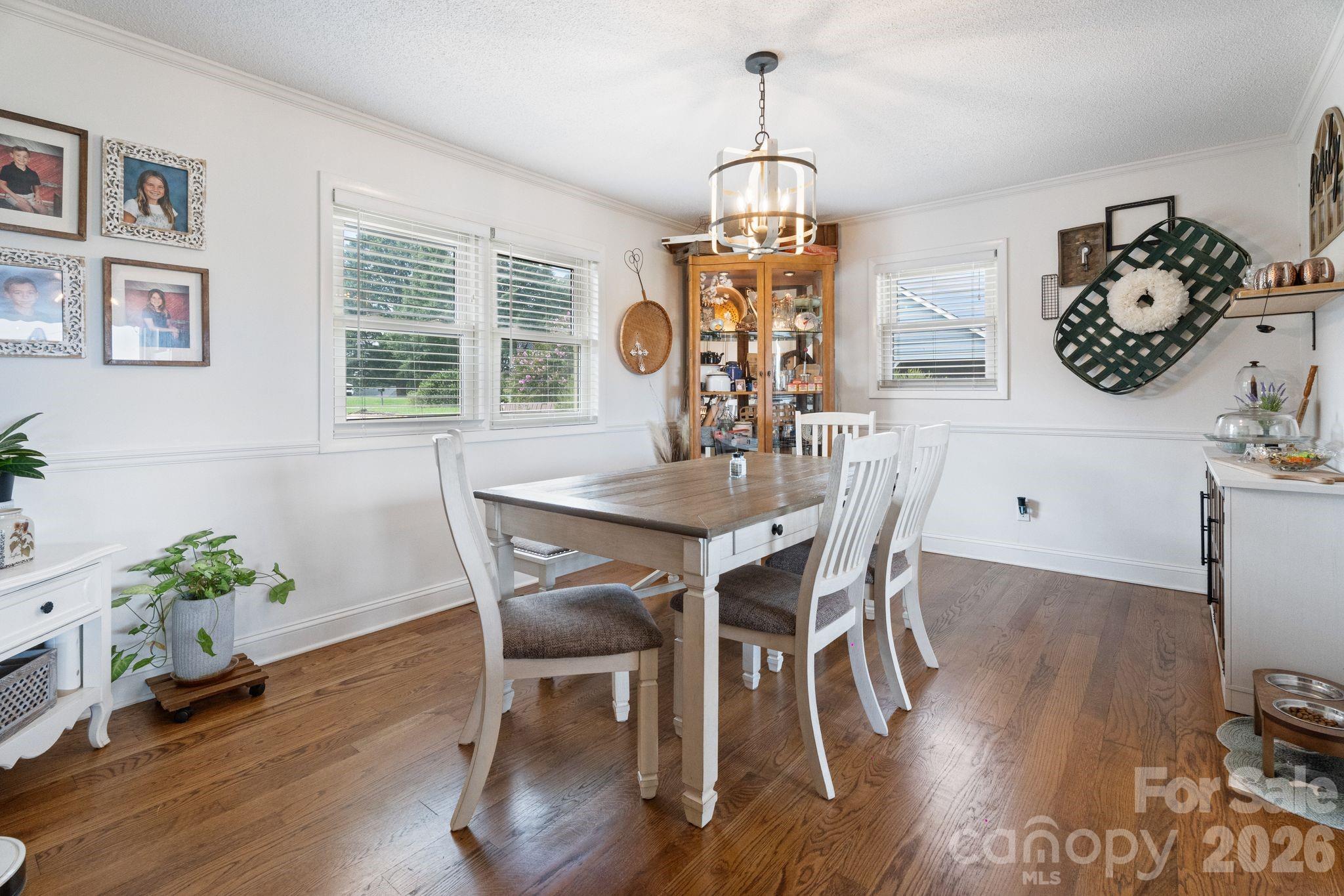 5000 Forest Ridge Drive — Hickory