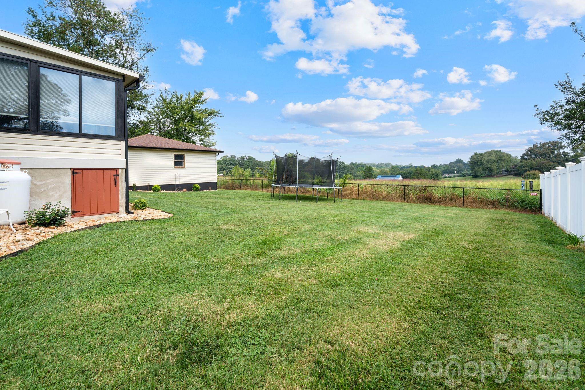 5000 Forest Ridge Drive — Hickory