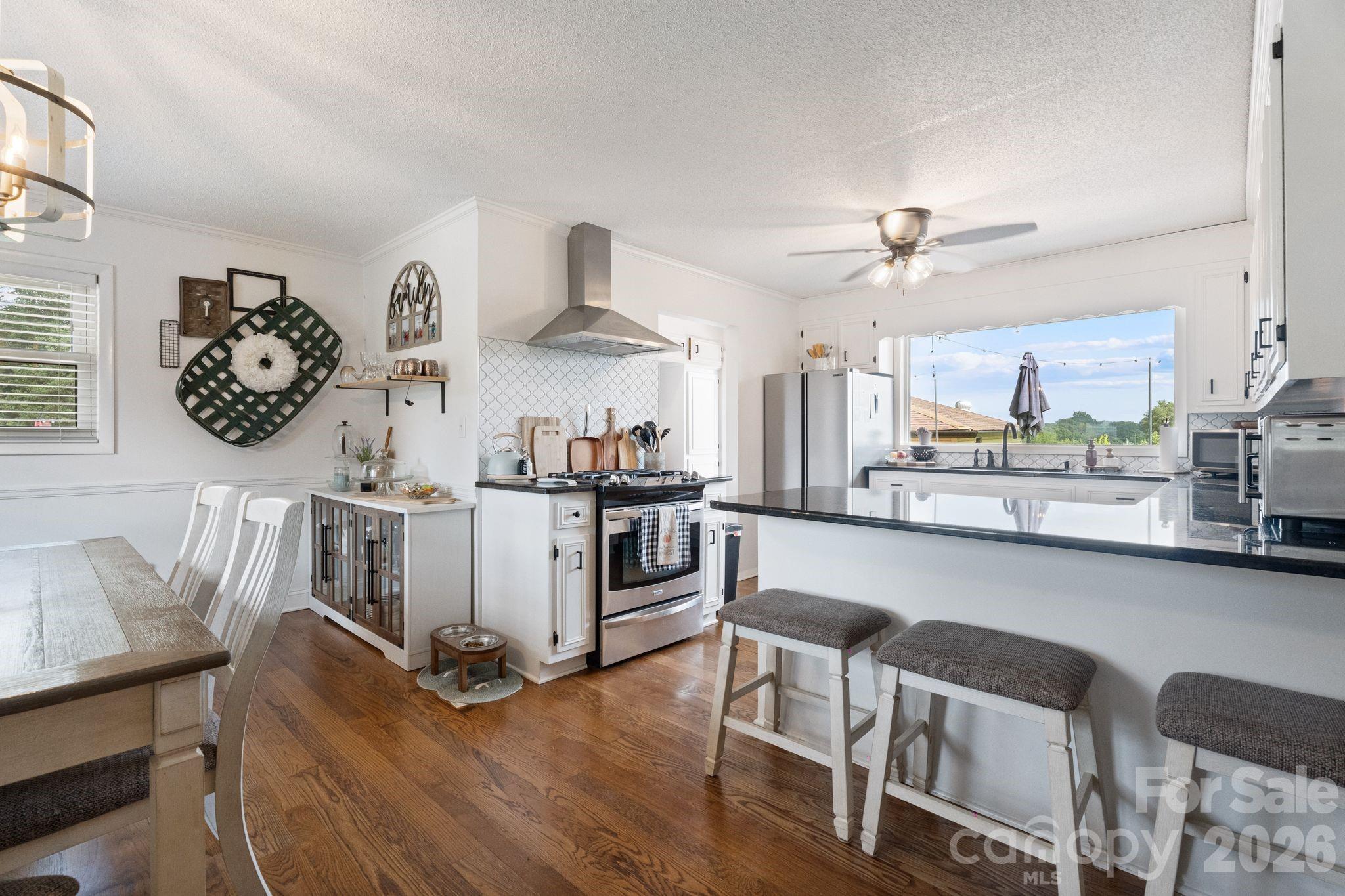 5000 Forest Ridge Drive — Hickory