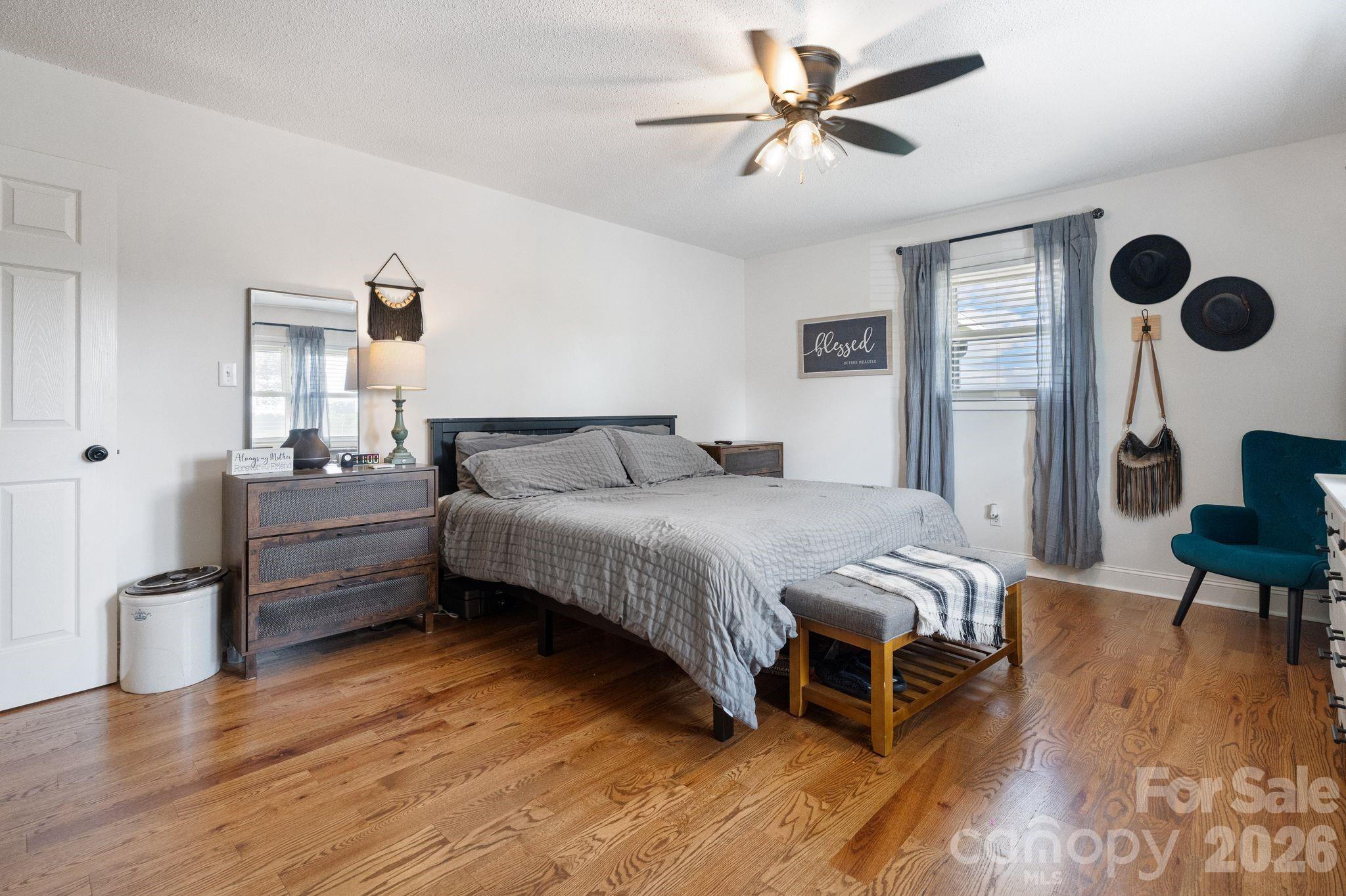 5000 Forest Ridge Drive — Hickory