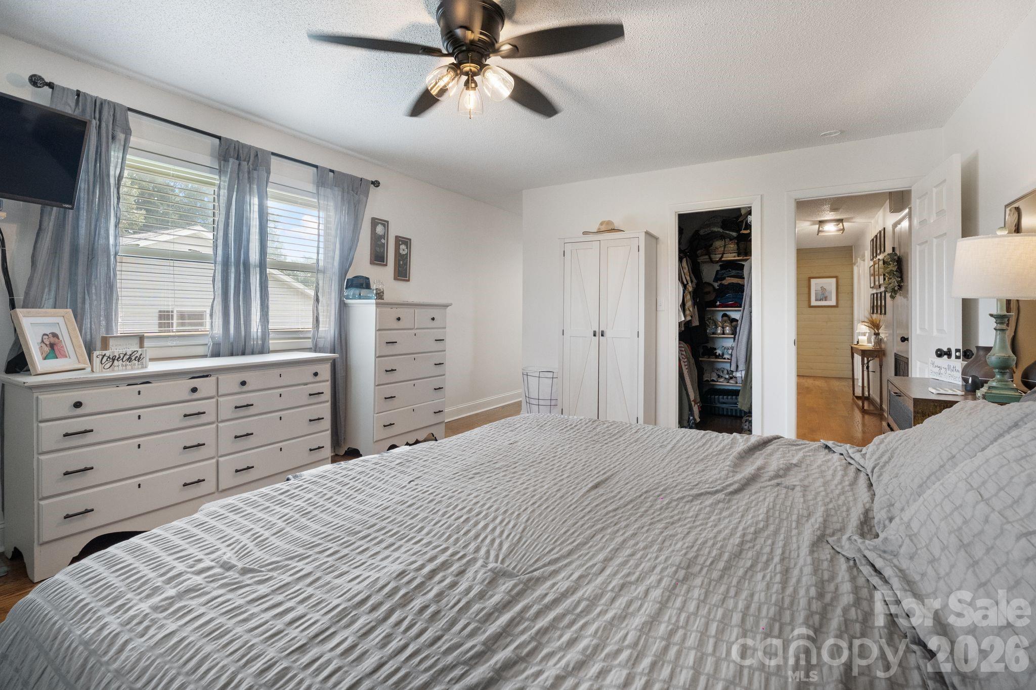 5000 Forest Ridge Drive — Hickory